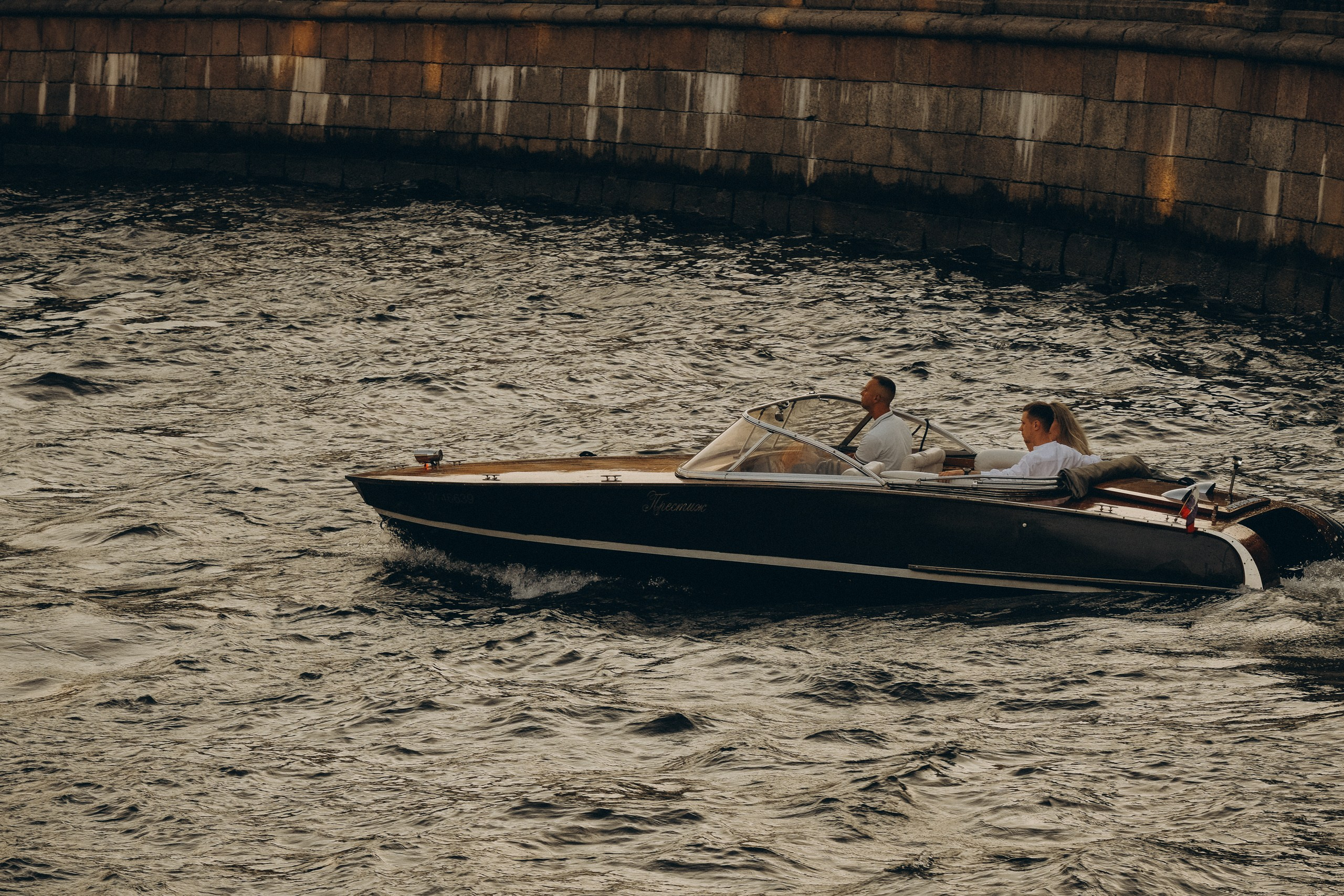 СВАДЕНБНАЯ СЬЕМКА НА КАТЕРЕ ПО КАНАЛАМ САНКТ-ПЕТЕРБУРГА И В АКВАТОРИИ НЕВЫ. Профессиональный фотограф, Санкт-Петербург — Виктория Богомолова