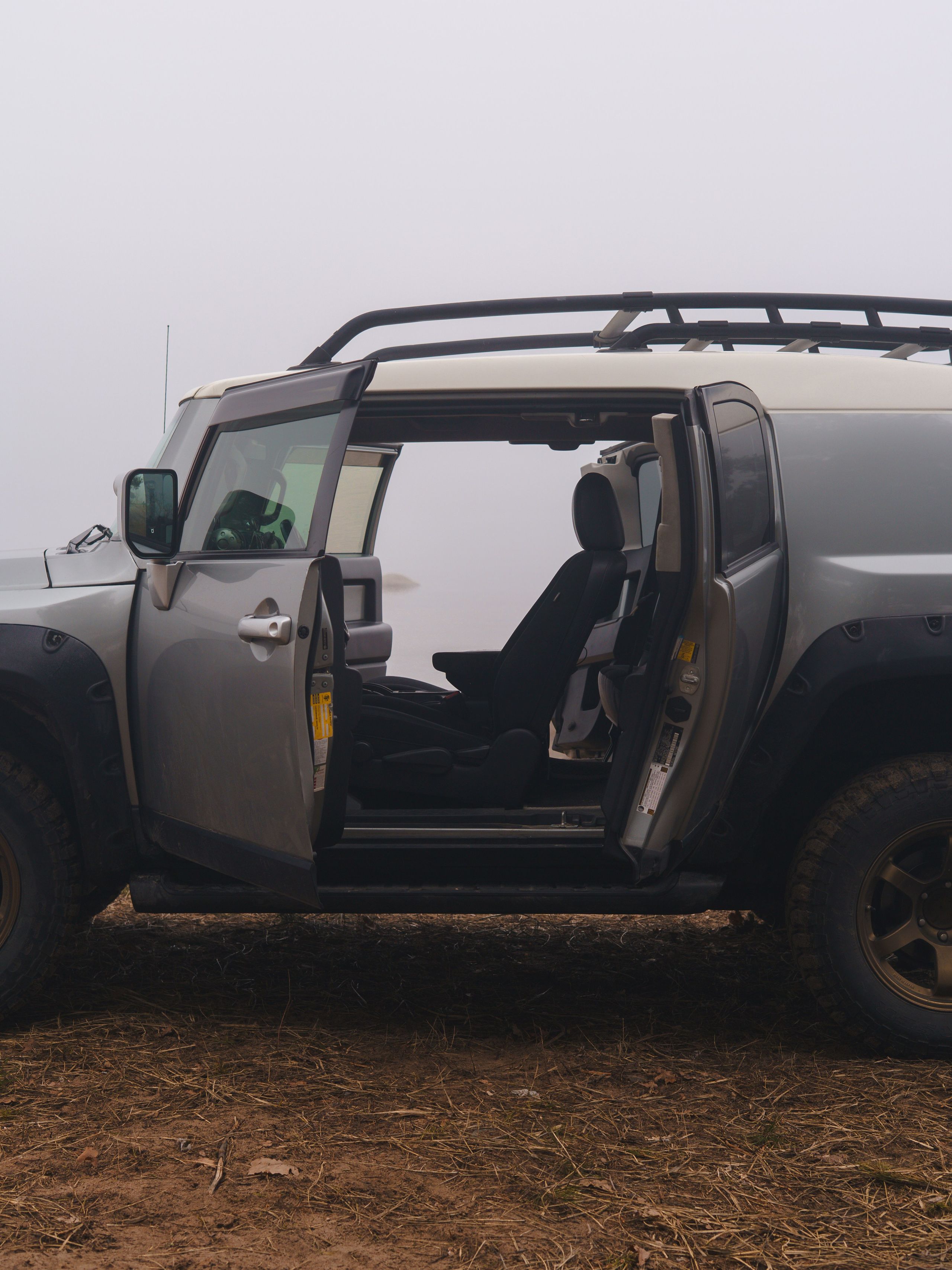 Уникальная черта Toyota FJ Cruiser - распашные двери
