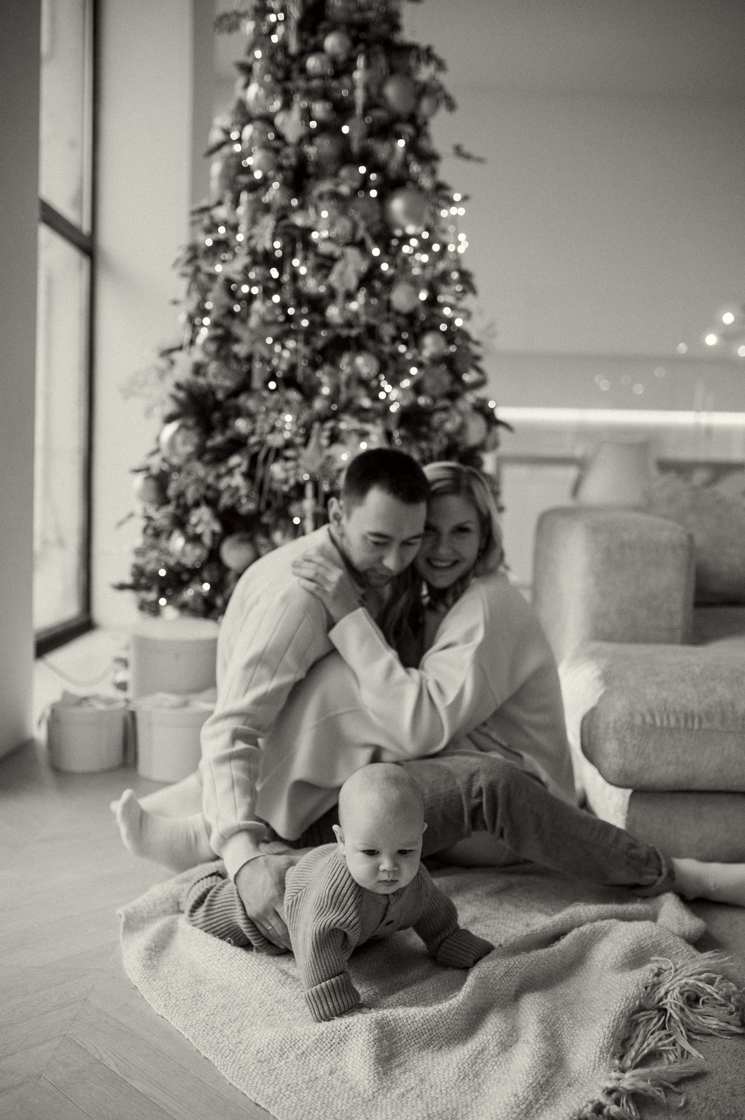 Новогодняя фотосессия в студии с малышом 6 месяцев в Бутово. Семейная фотосессия Бутово Москва фотограф Алина Морщагина
