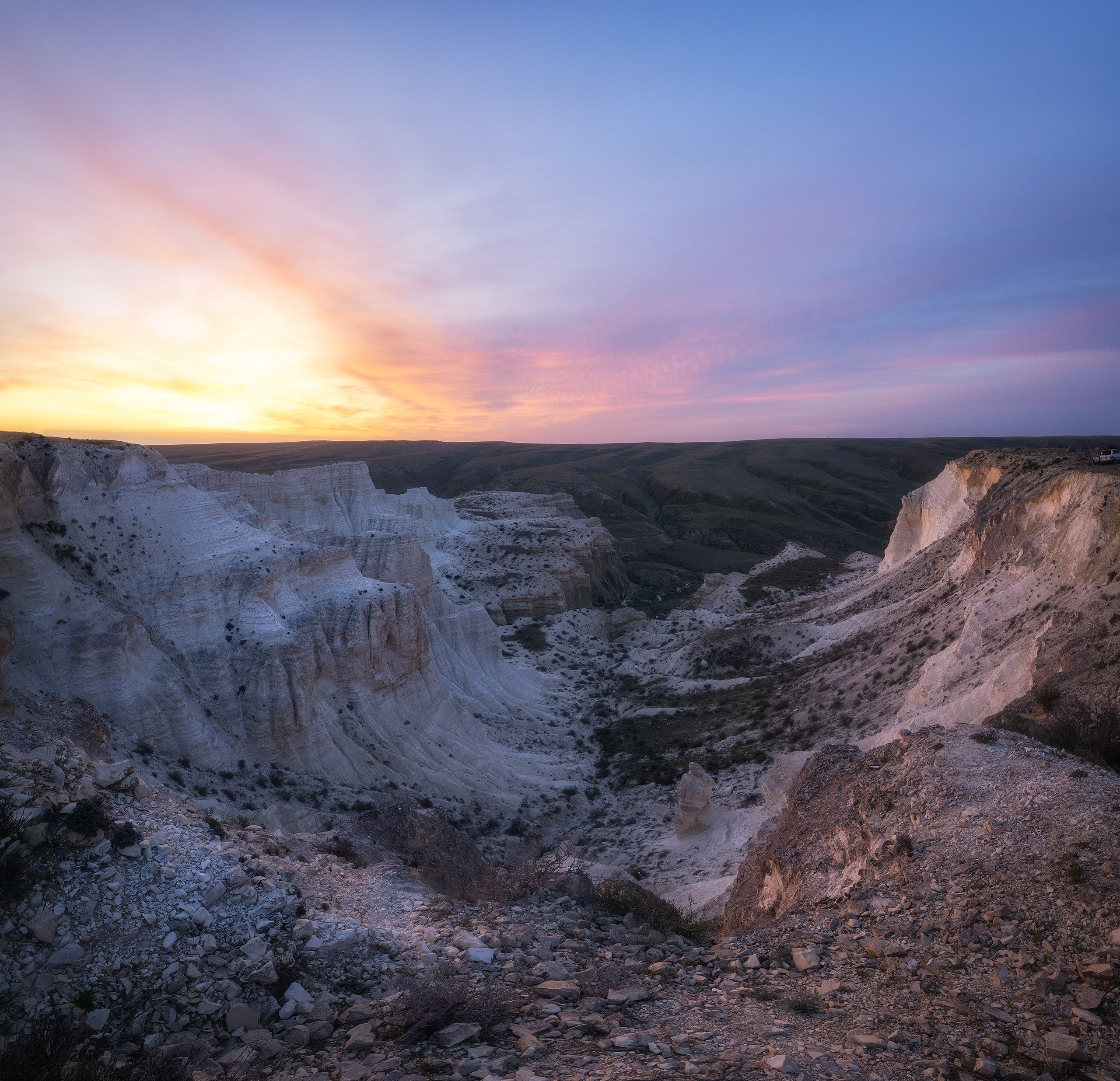 утренний рассвет в каньоне Шакпактысай