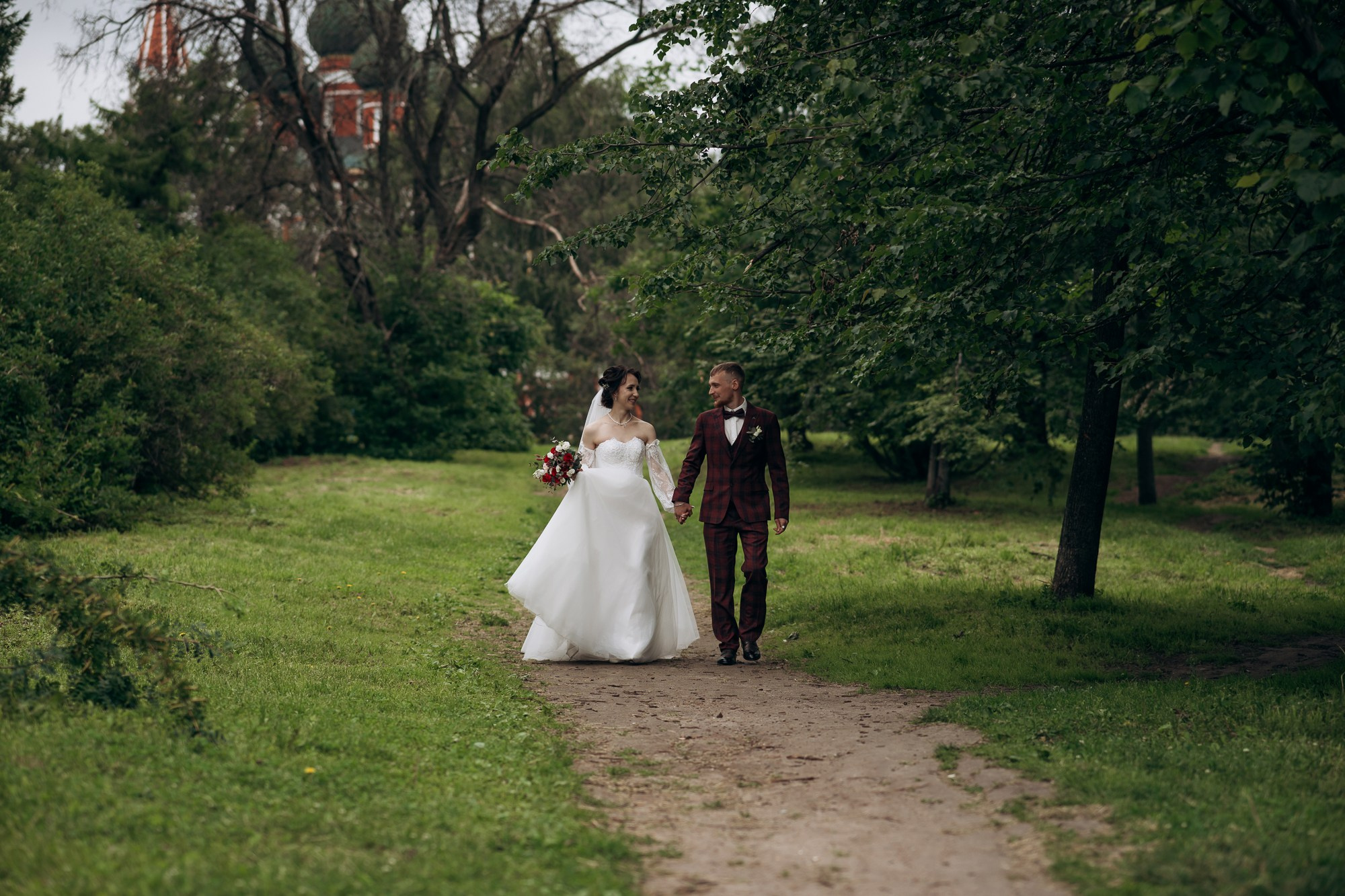 Свадебная фотосессия летом с выездной регистрацией. Свадебный и репортажный фотограф в Ярославле Евгений Сальников