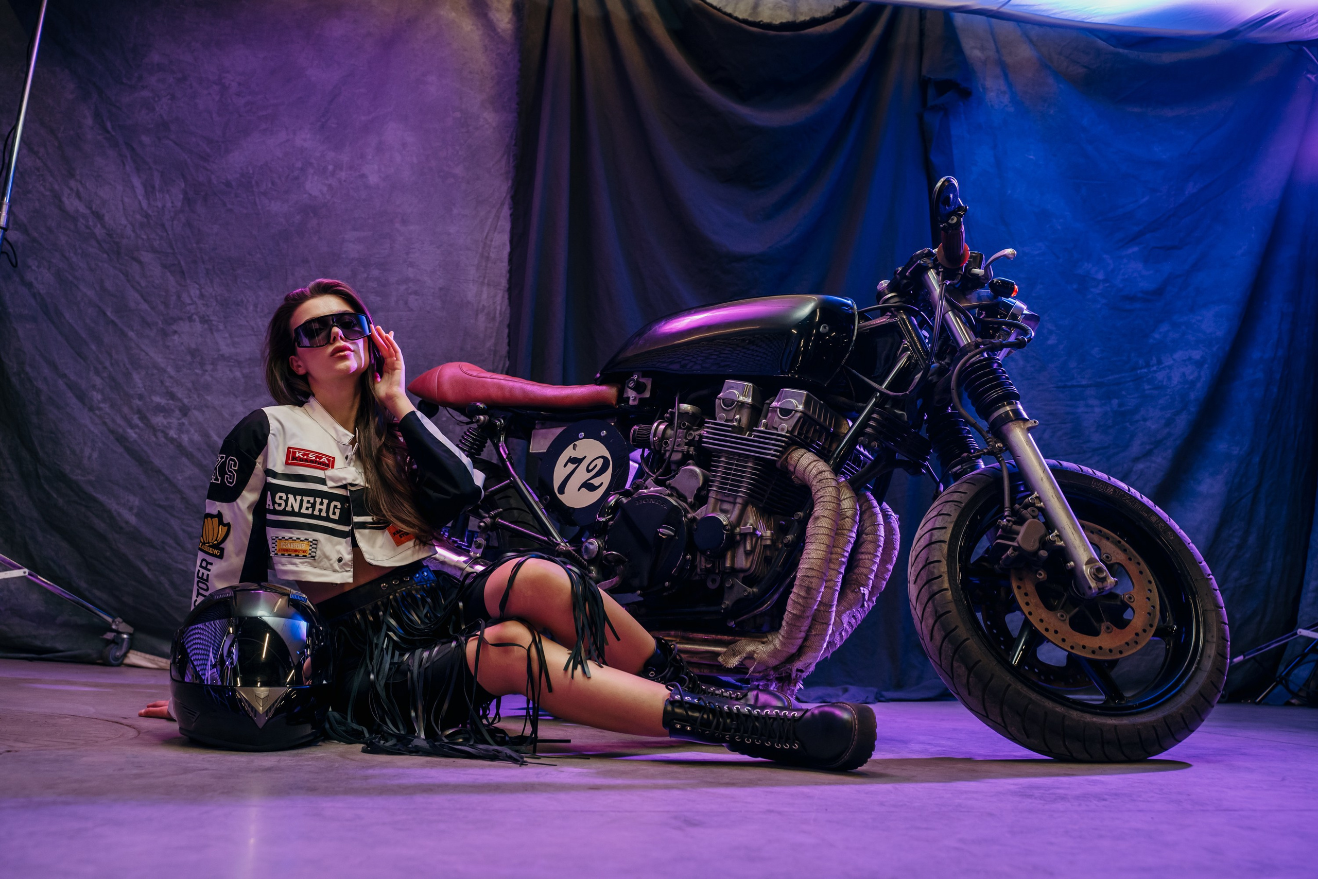 Фотосессия с мотоциклом в студии Санкт-Петербург. Свадебный, семейный, портретный, репортажный фотограф в Санкт-Петербурге