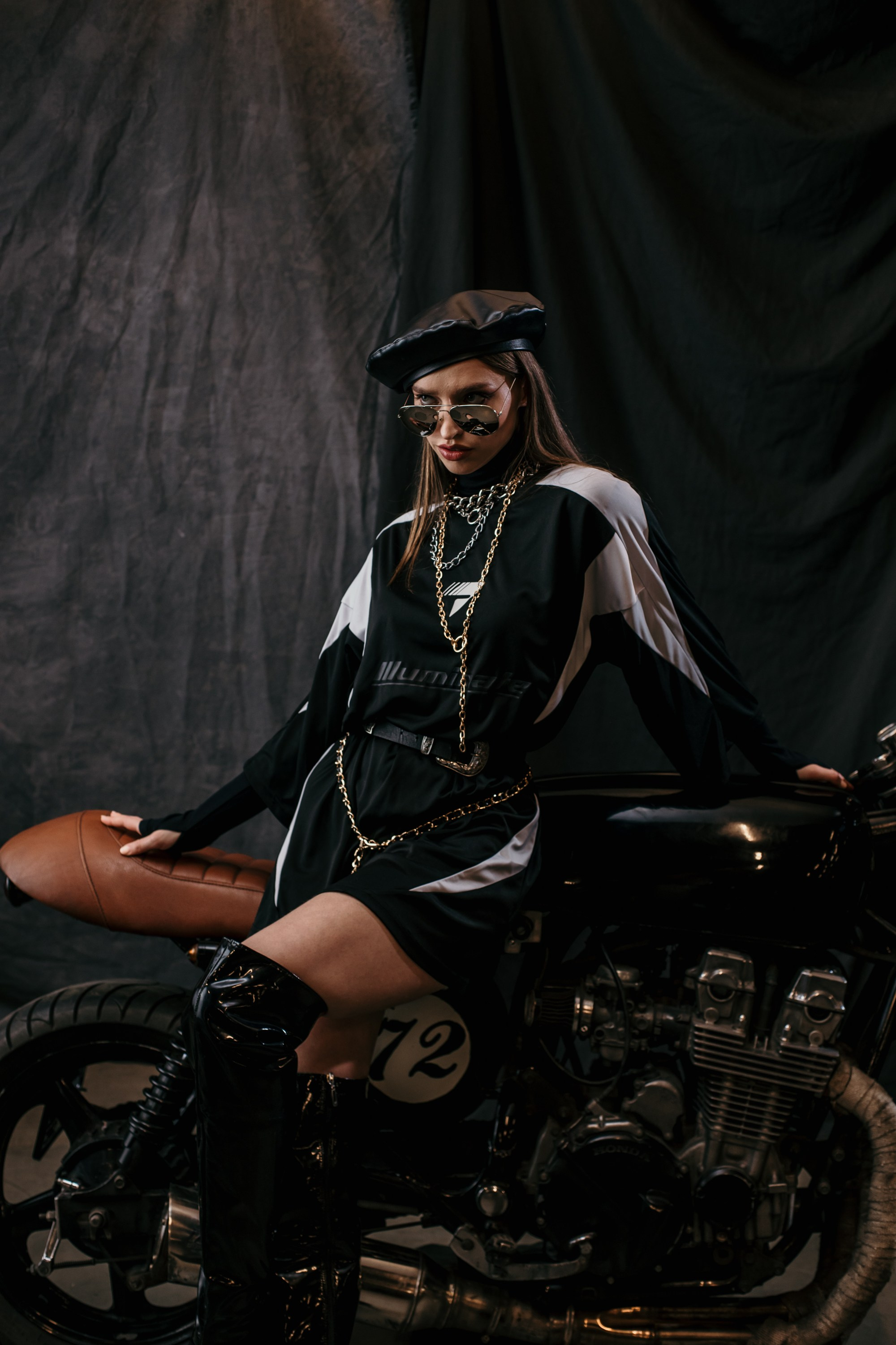 Девушки-байкеры — Фотосессия с мотоциклом в Питере. Свадебный, семейный, портретный, репортажный фотограф в Санкт-Петербурге