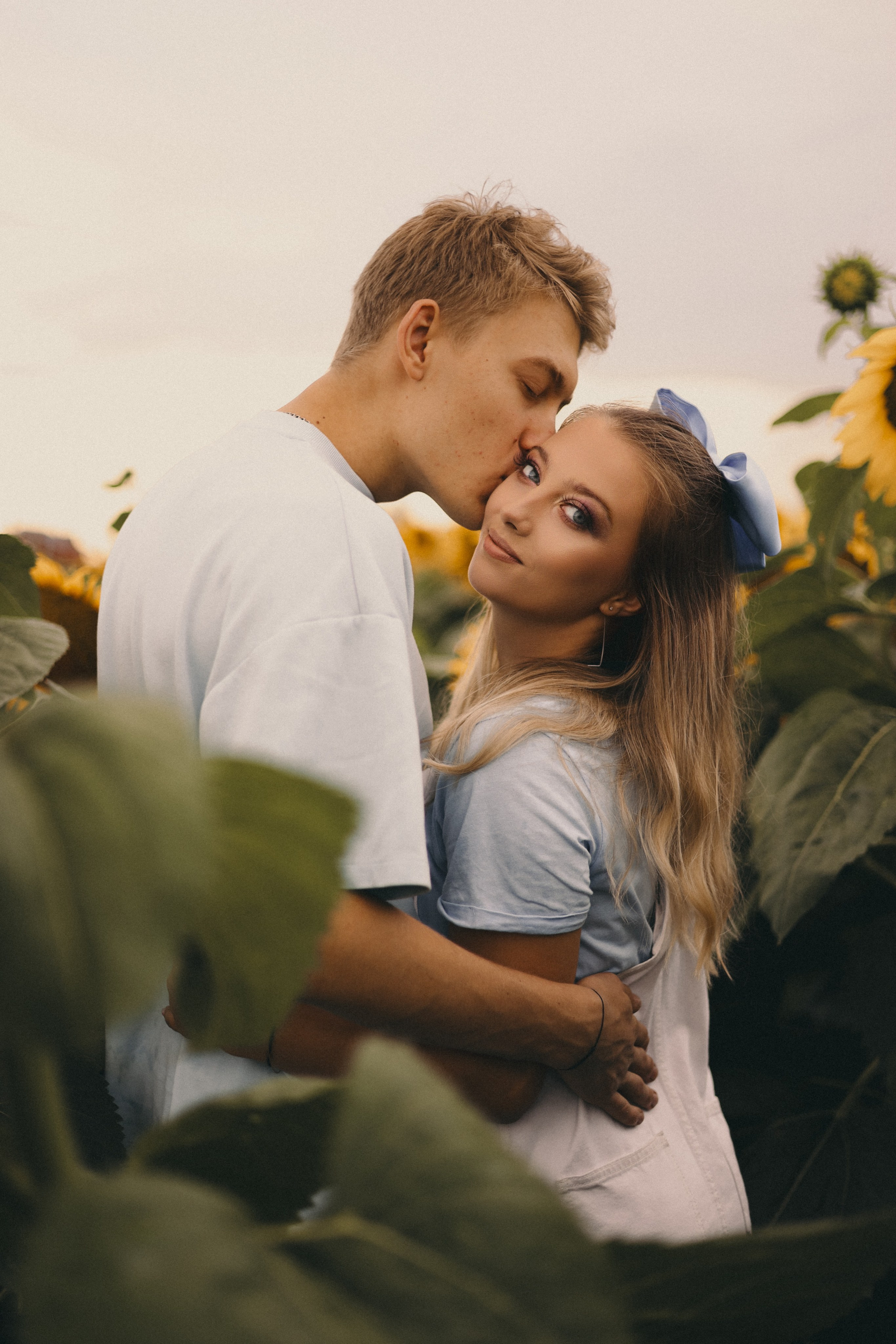 Михаил и Валерия | Подсолнухи. Фотограф Мария Лаенко