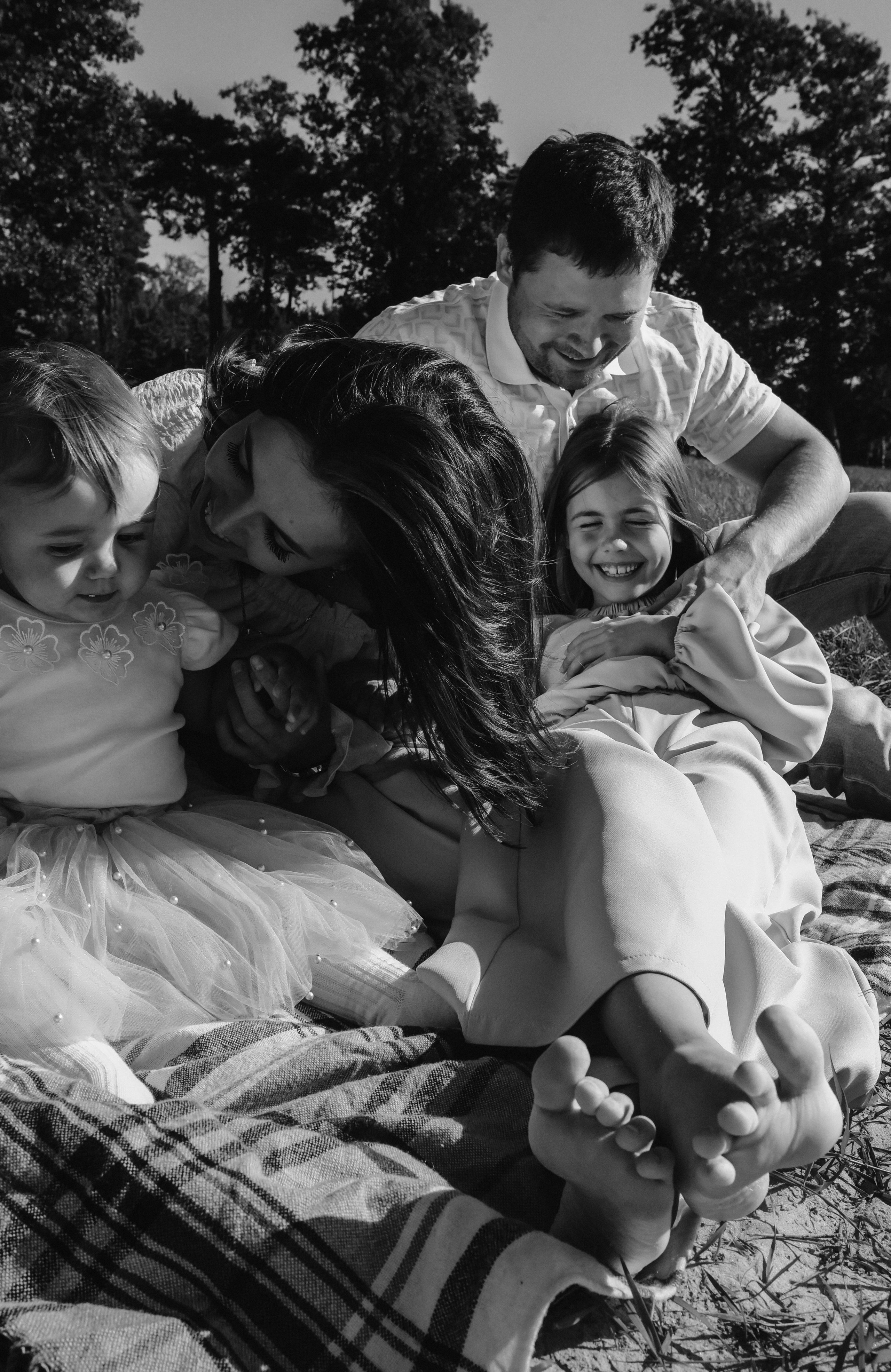 Семейная фотопрогулка на заливе. Алена Виталий Илона Ника. Семейный и свадебный фотограф в Санкт-Петербурге Яна