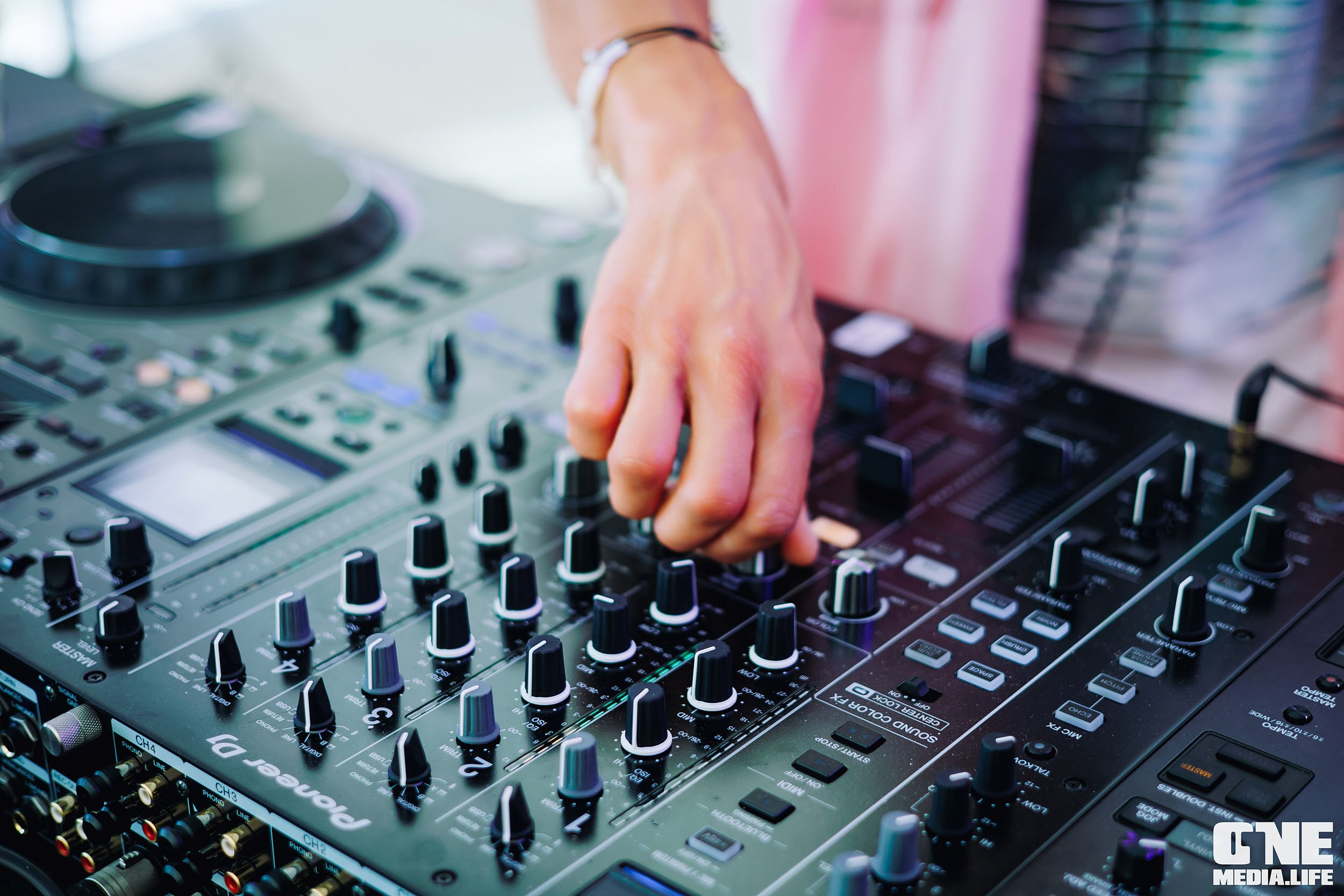 CULT — electronic music festival. Day II. One Media Life: фоторепортажи, фотоотчеты с мероприятий и заведений