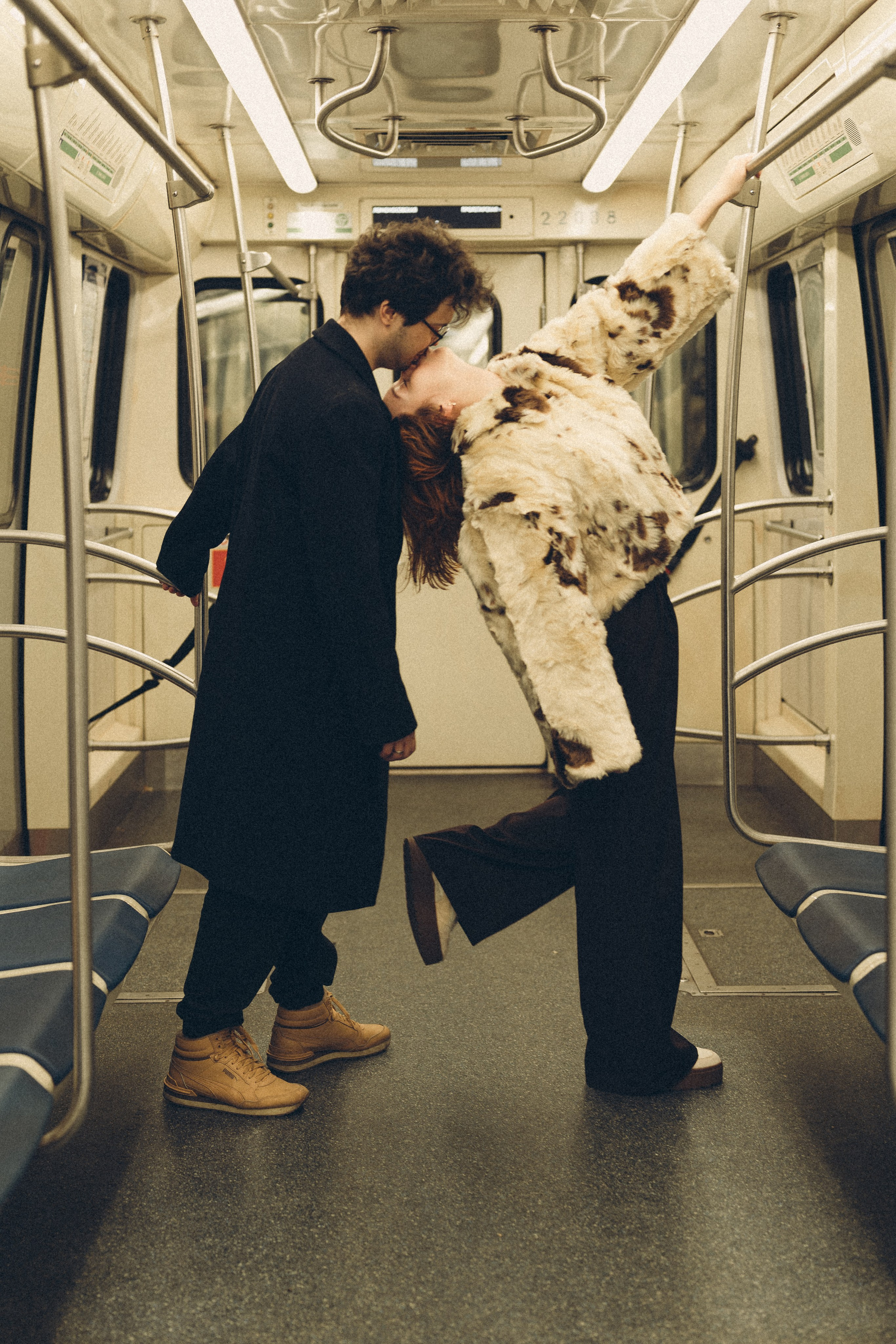 НОВОГОДНЯЯ ФОТОСЕСИИЯ ПАРЫ В МЕТРО ЛЮБОВЬ. Профессиональный фотограф, Санкт-Петербург — Виктория Богомолова