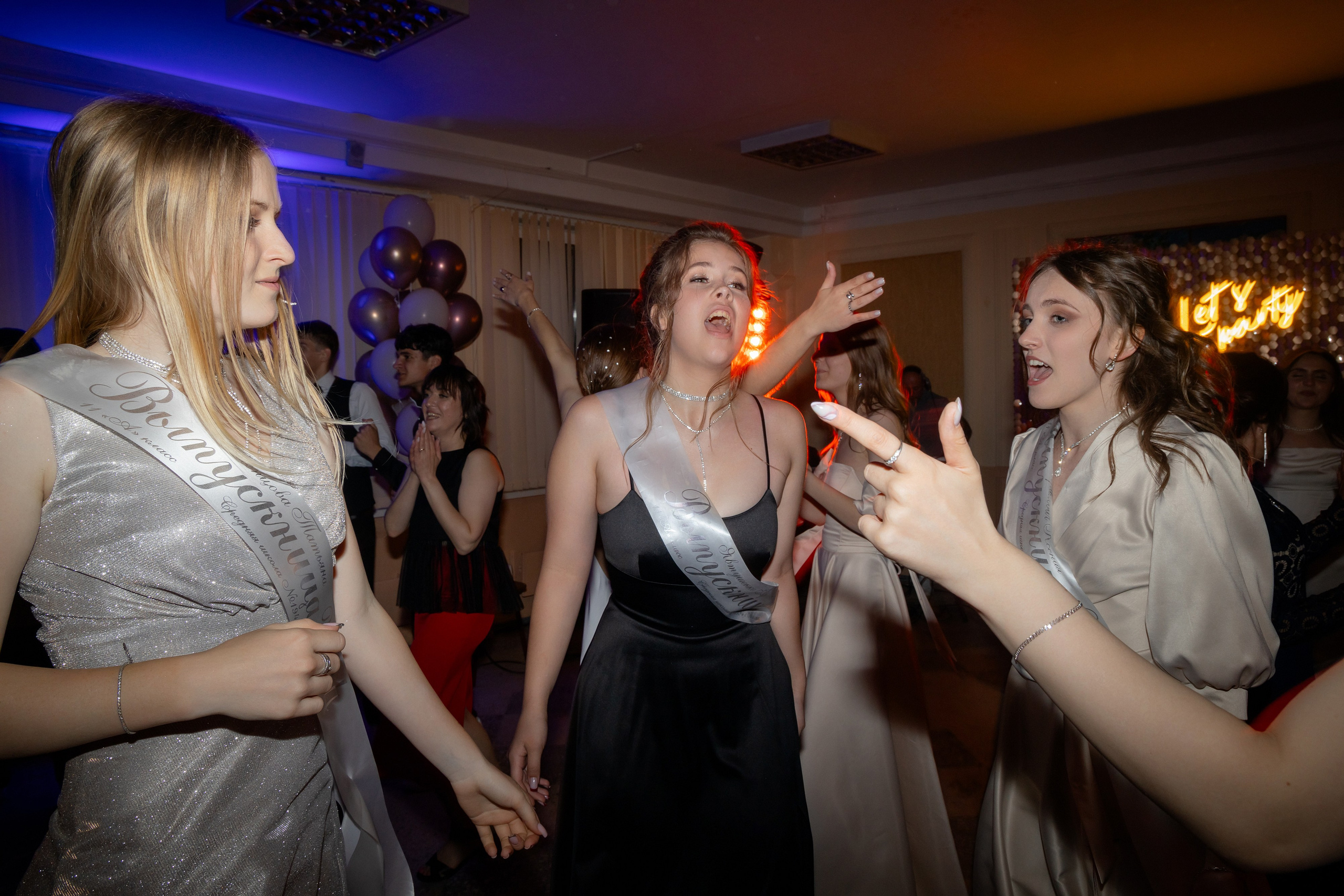 Школьный выпускной 2024 год в Соколе (Минск). Свадебный фотограф в Минске/Беларуси Сергей Спиридонов