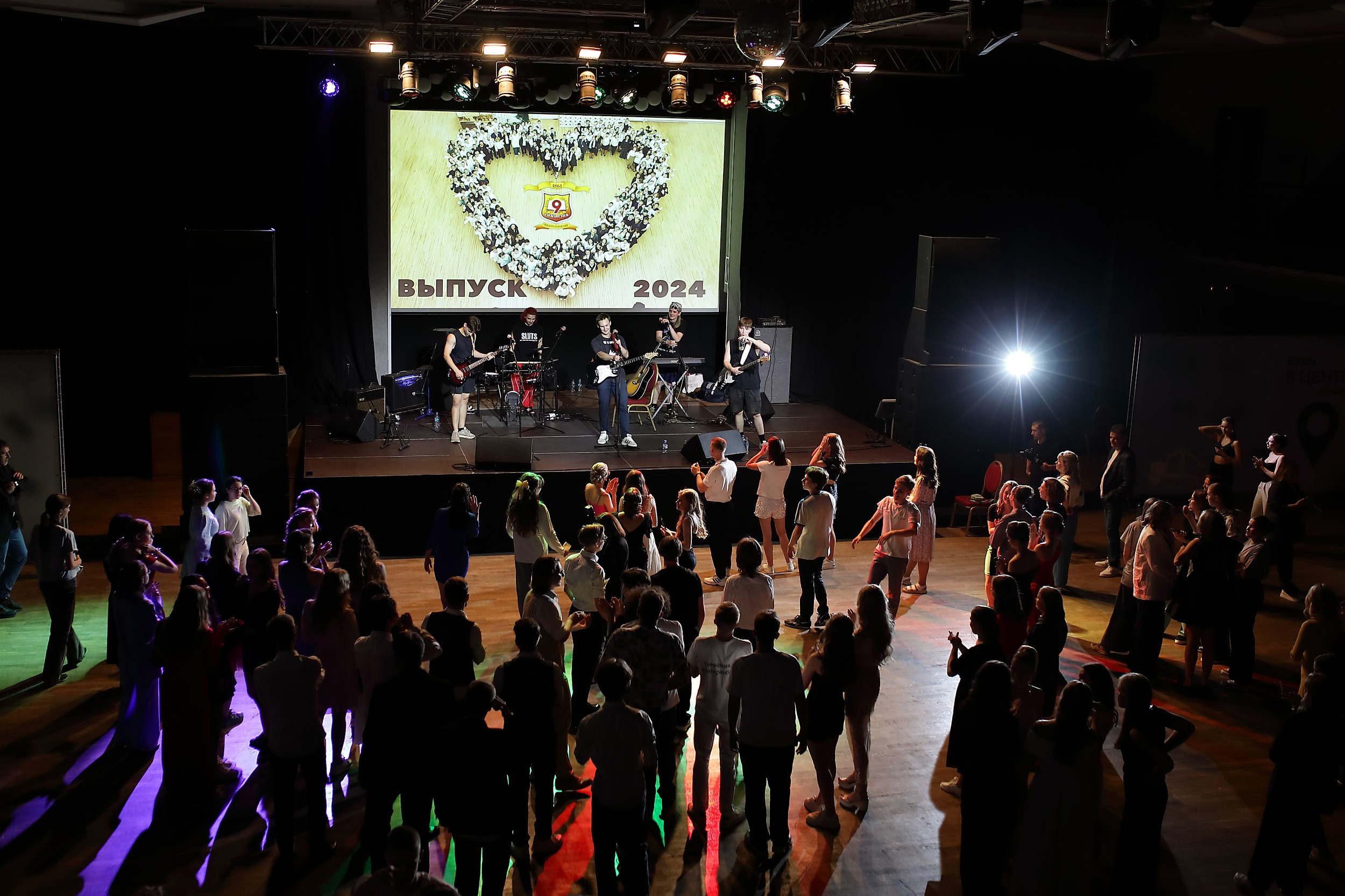 Выпускной Гимназия № 9 ДК УРАЛ. Свадебный и семейный фотограф и видеограф в Екатеринбурге Полянские Тимур и Анастасия