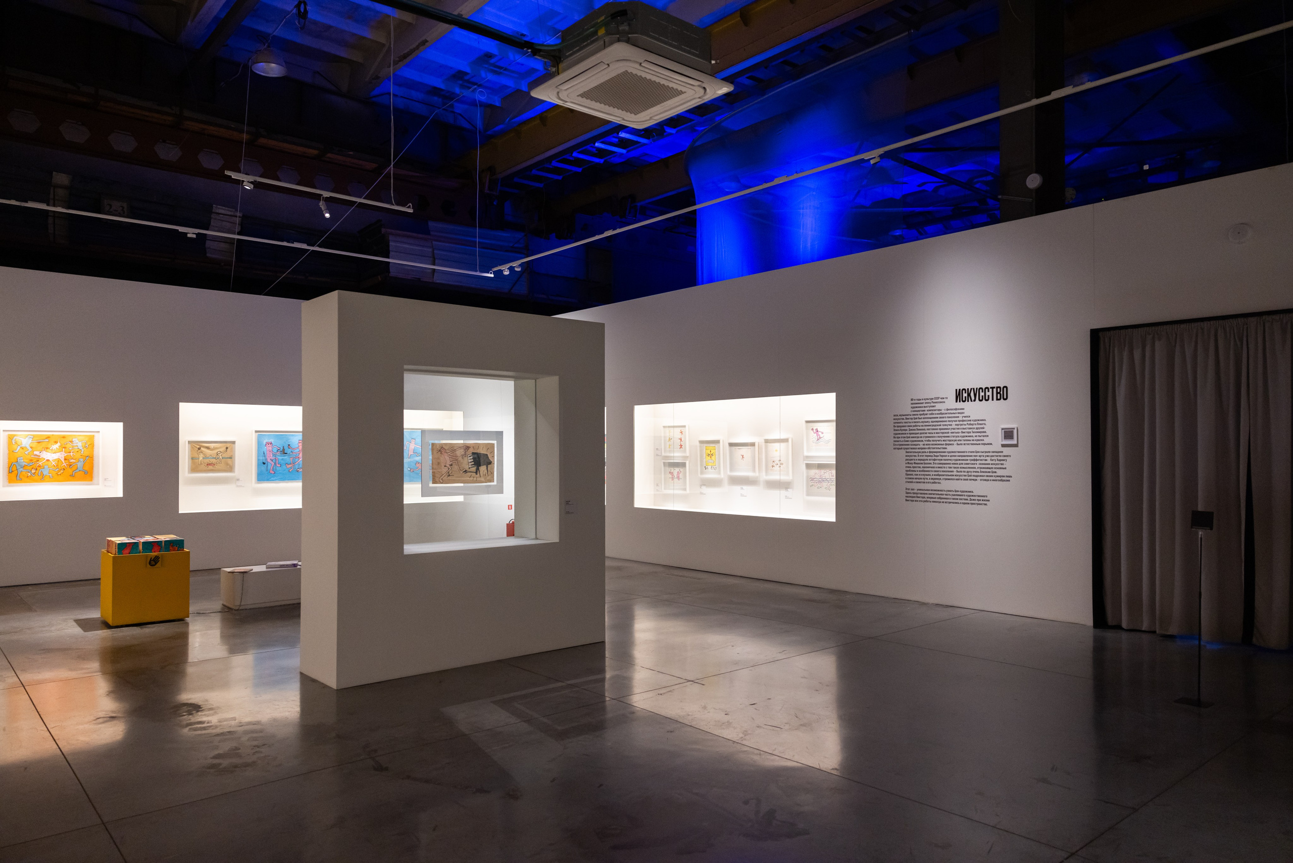 Выставка-байопик «Виктор Цой. Легенда» (10 октября 2025). Репортажный фотограф Алексей Пирязев