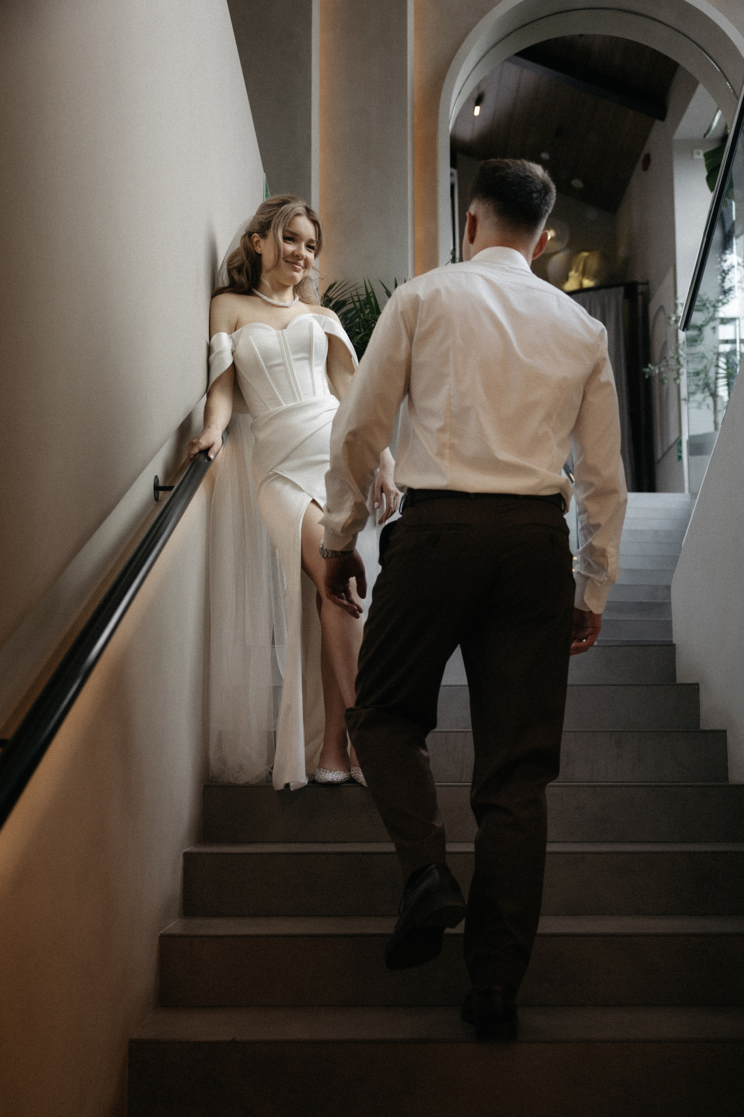 Свадебная фотосессия в стильном лифте элитного дома Москвы
