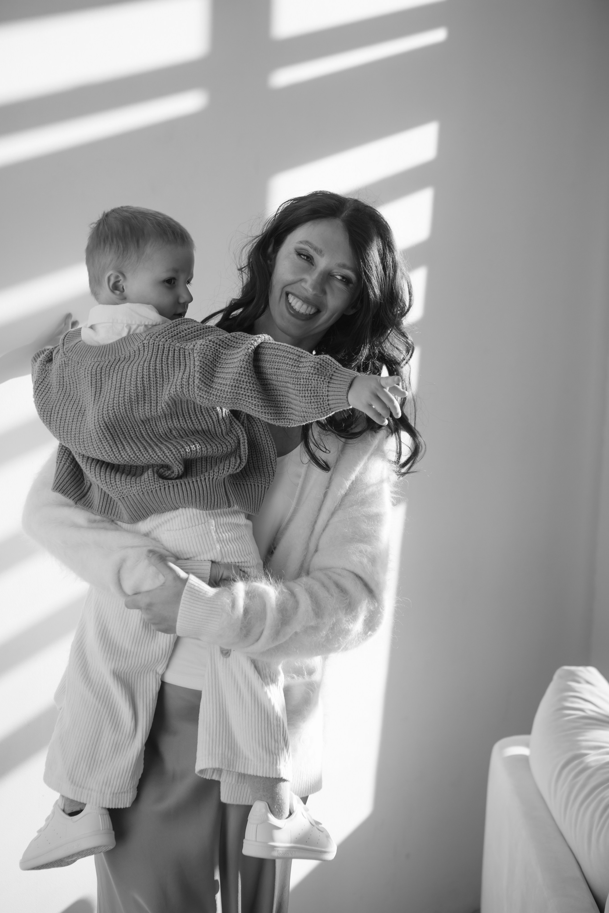 Семейная фотосессия в минималистичном стиле. Фотограф Александра Рышкова