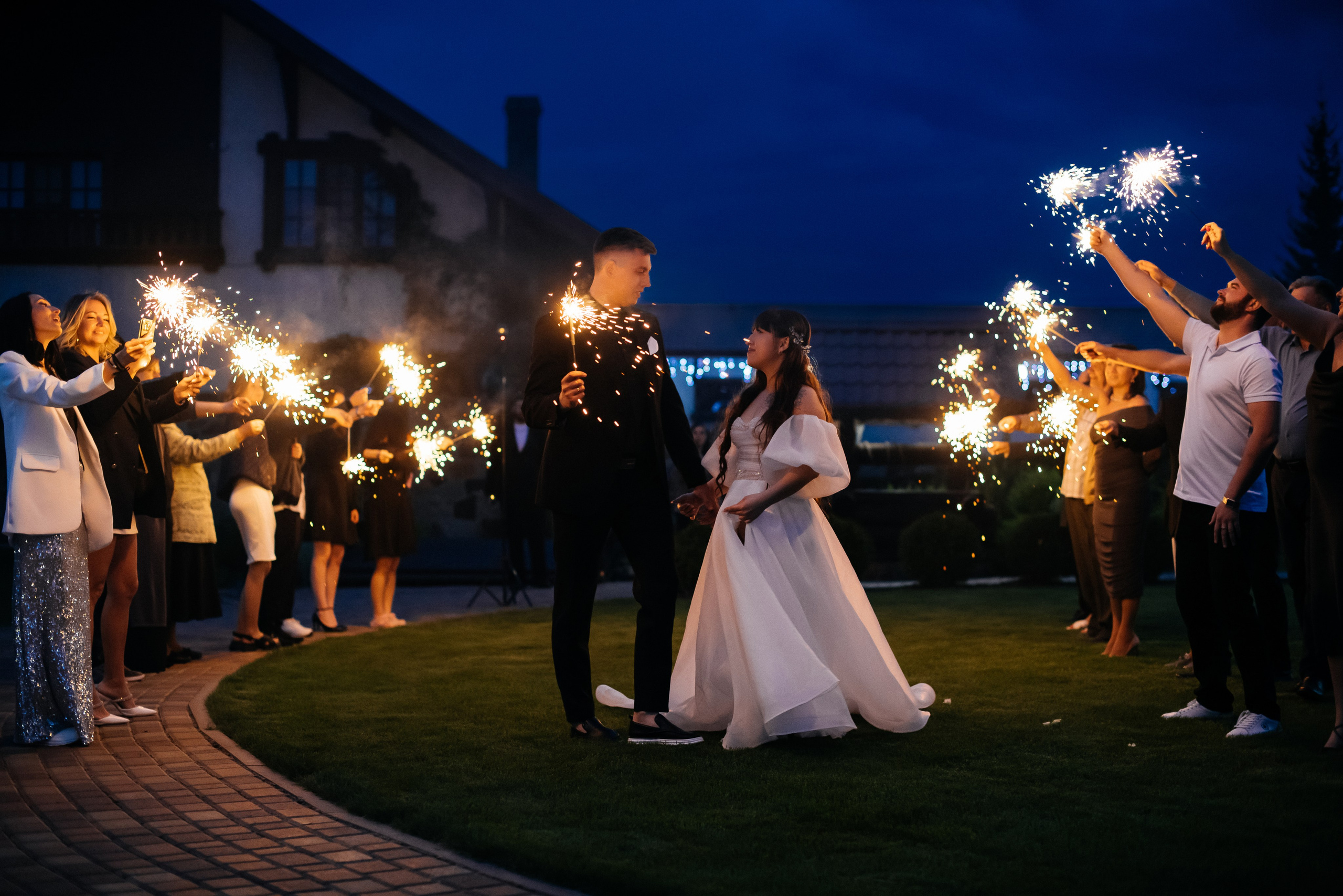 alt="Свадебная фотосессия в Барнауле. Свадебный фотограф Анна Глухова"