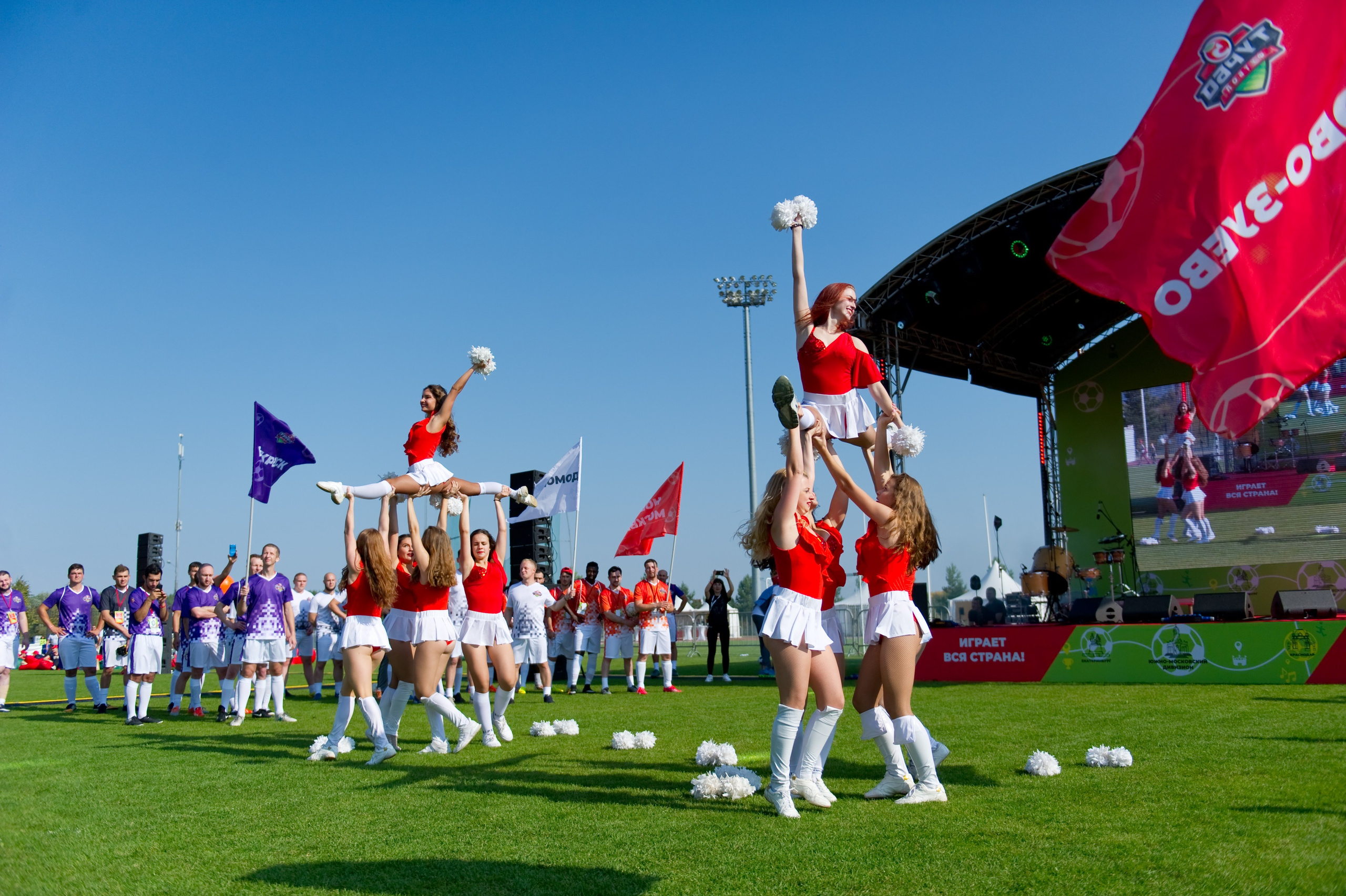 Турбофутбол (корпоративное соревнование «Пятерочки»). Репортажный фотограф и видеограф Слава Думчев. Тимбилдинги, отчетники, корпоративы