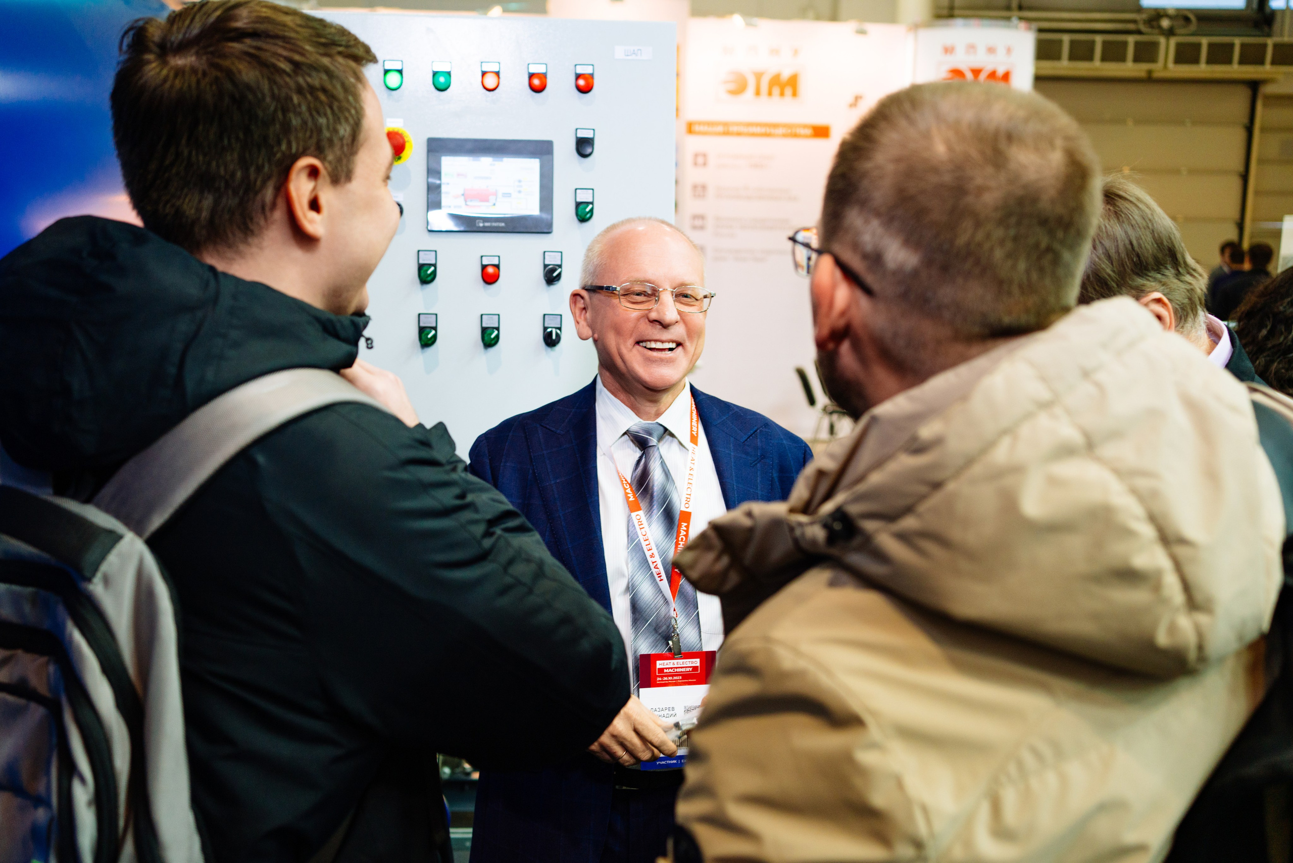 Heat & Electro Machinery Expo (стенд группы компаний ЕКС). Репортажный и портретный фотограф Алексей Полячек