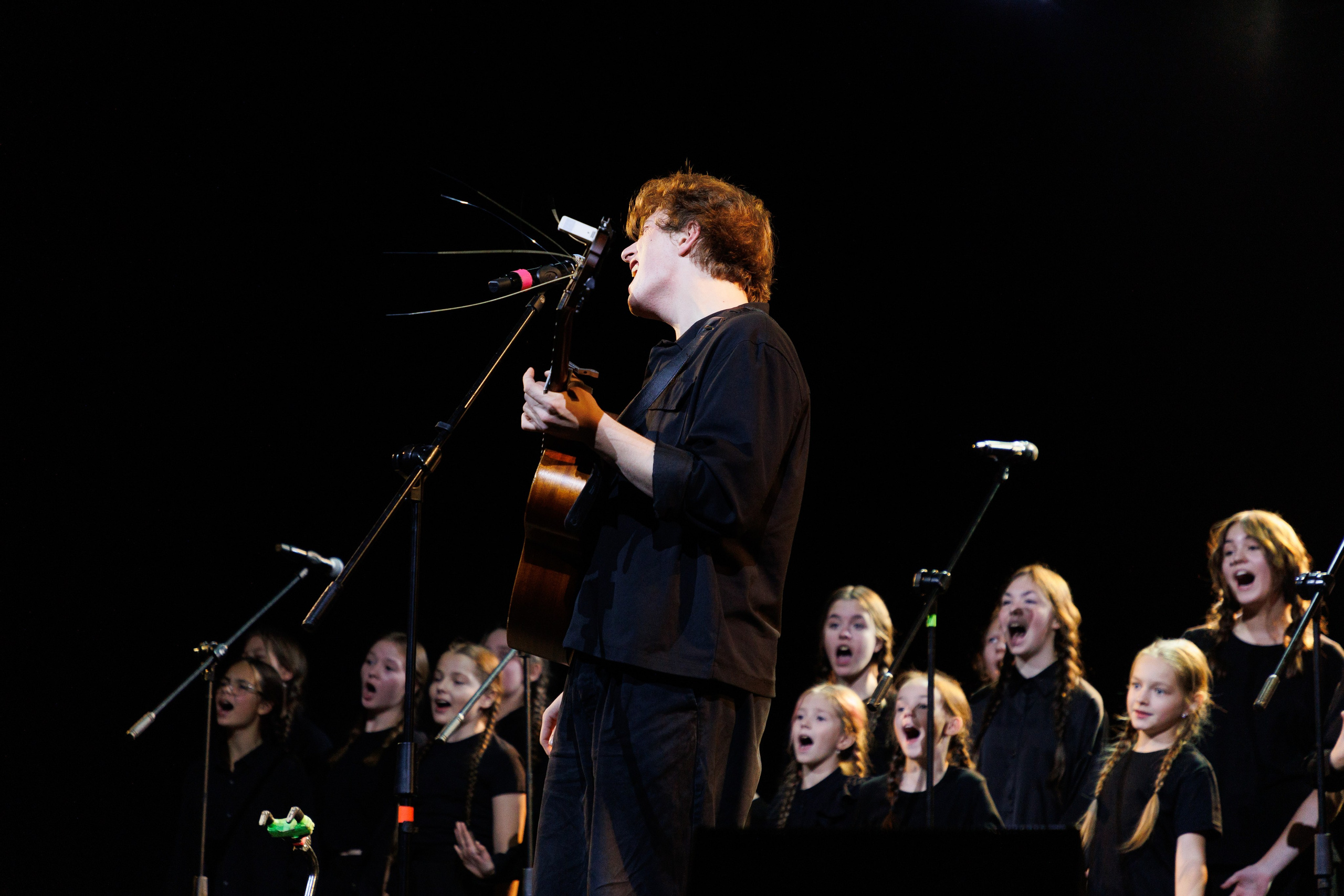 Выксунская премьера «Громко и Честно. Бонд с кнопкой». Фотограф городских и семейных событий Артем Карпухин