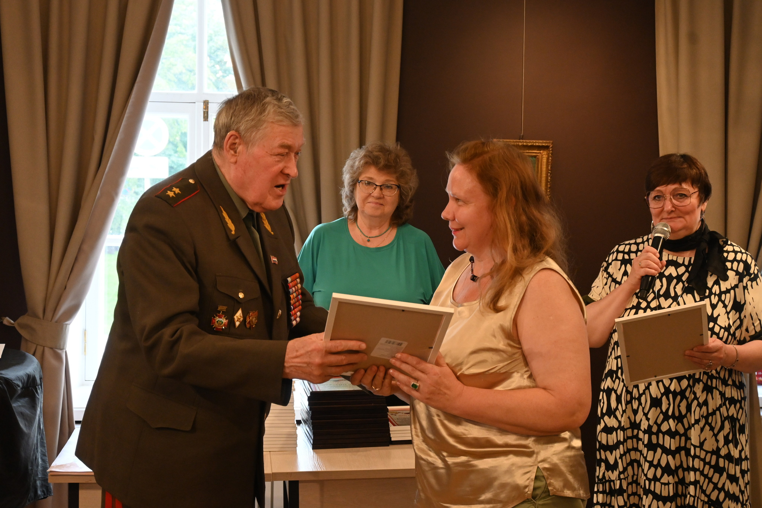 РАЗНОЦВЕТНЫЙ МИР ГЛАЗАМИ ДЕТЕЙ. Художественные выставки. Яркие открытия