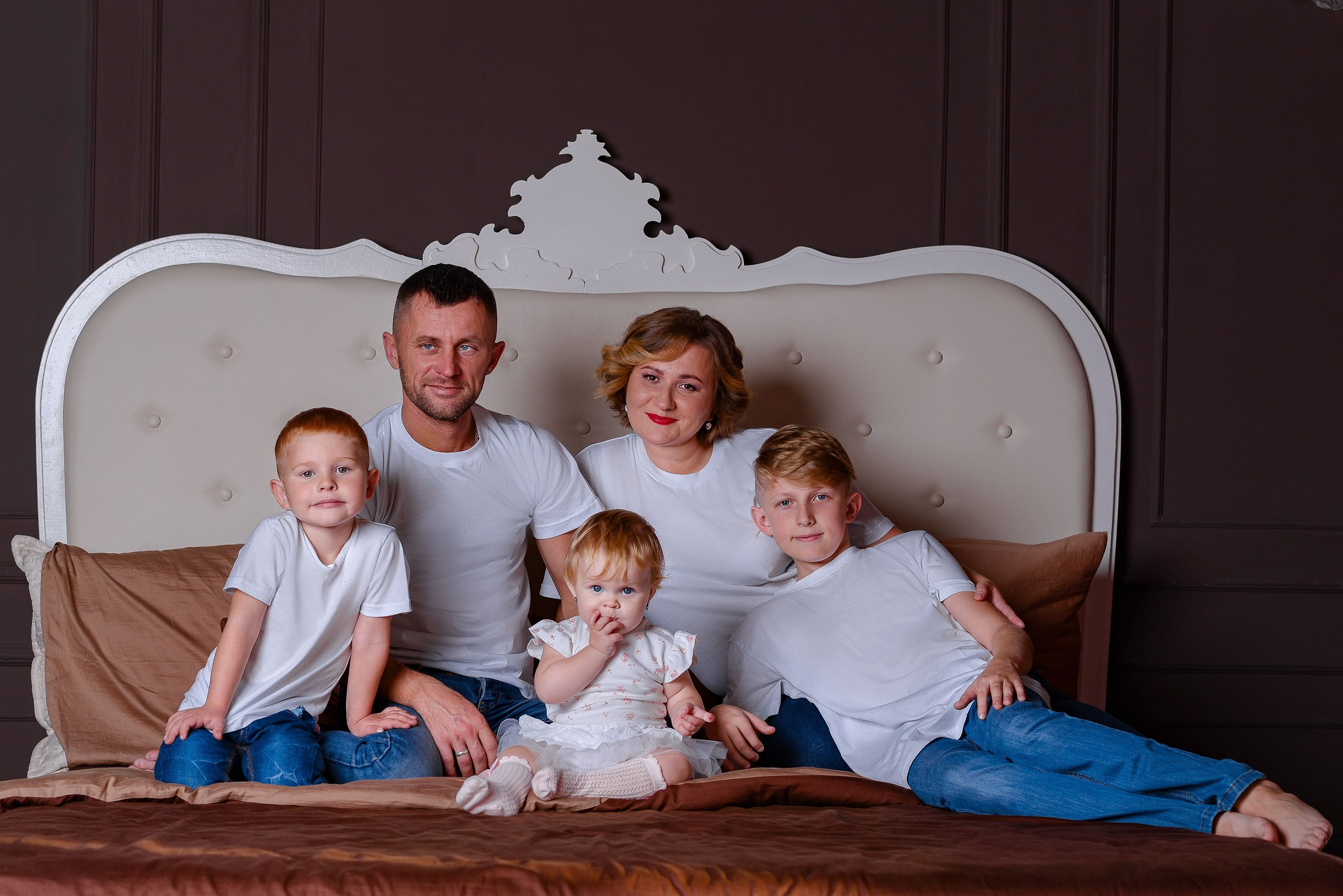 Катя с семьей ДиваРоял. Семейный фотограф на выписку из роддома и крещение Минск Настя Гришук