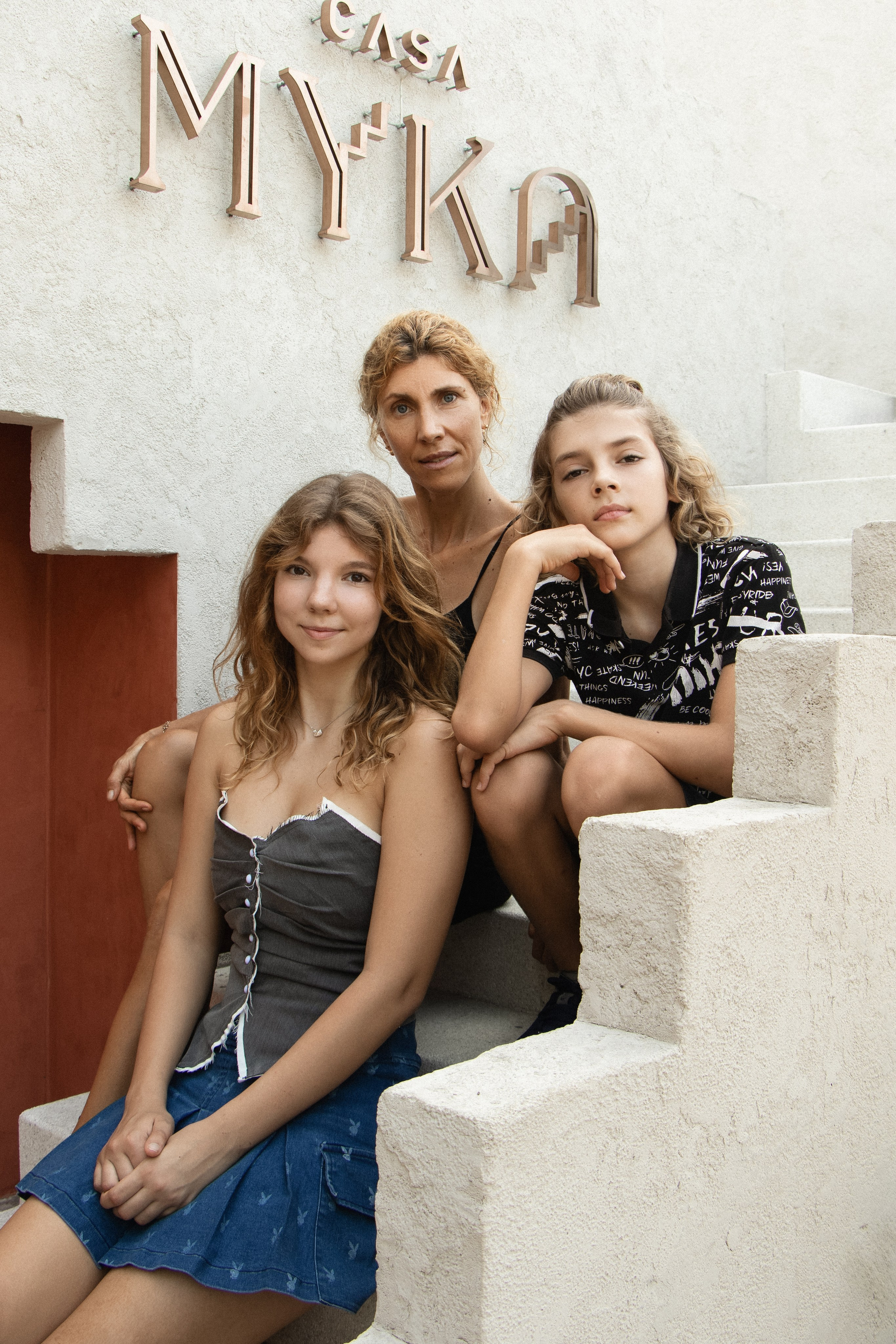 Irina’s family. Portrait photographer in Thailand