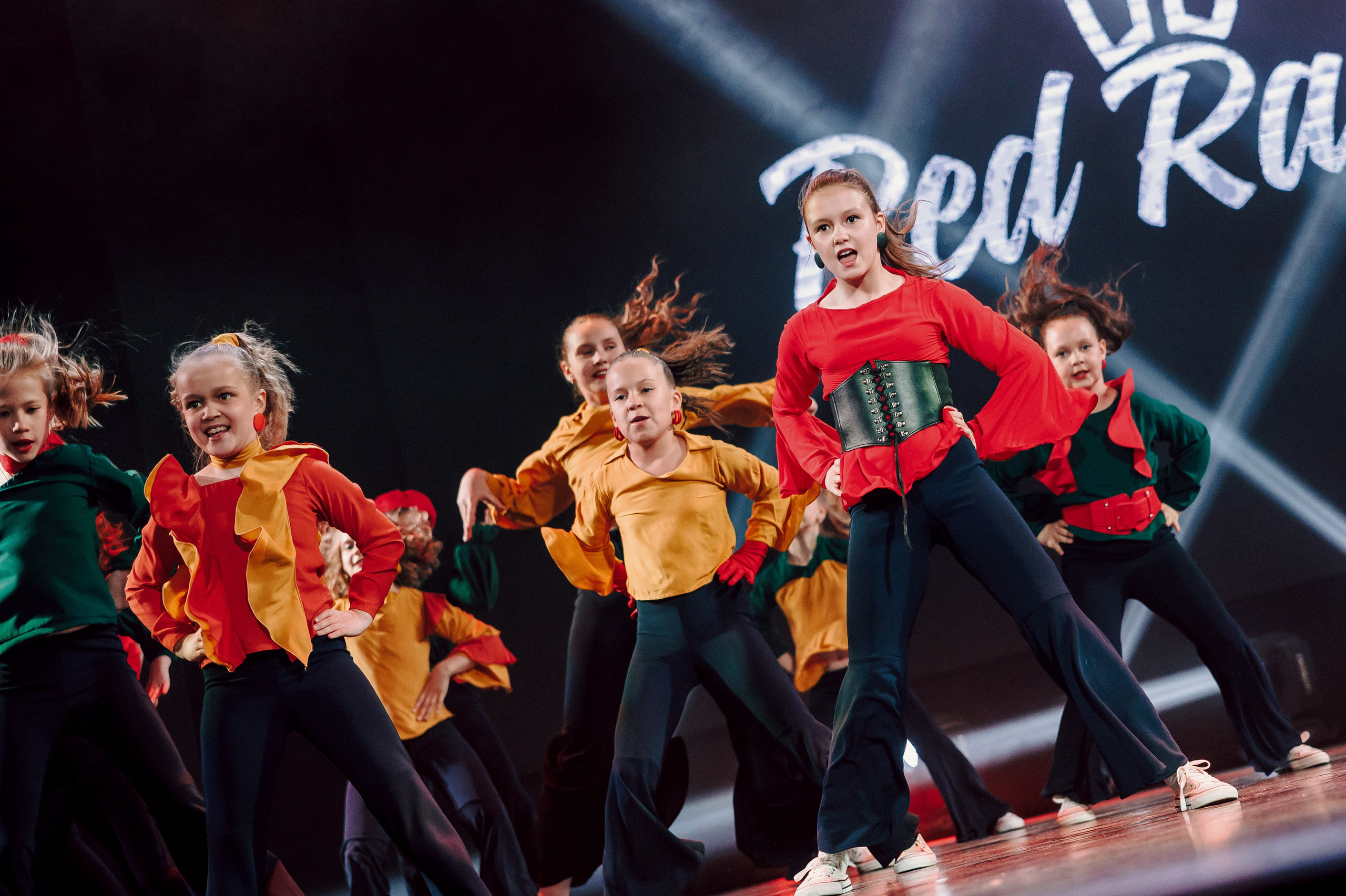 Отчётный концерт танцевальной школы «Red Rabbits» 2025. Лёшка Варзегов — фотограф
