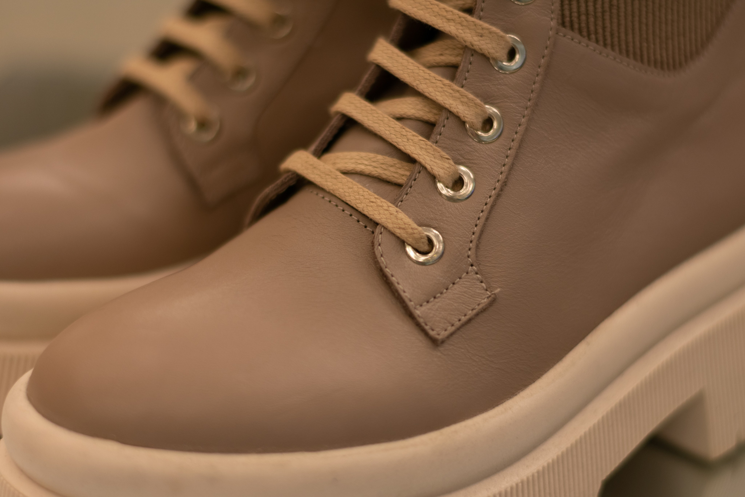 Для организаций. Предметная фотосессия для обувного магазина Capsula. Фотограф/видеограф Богдан Голованов