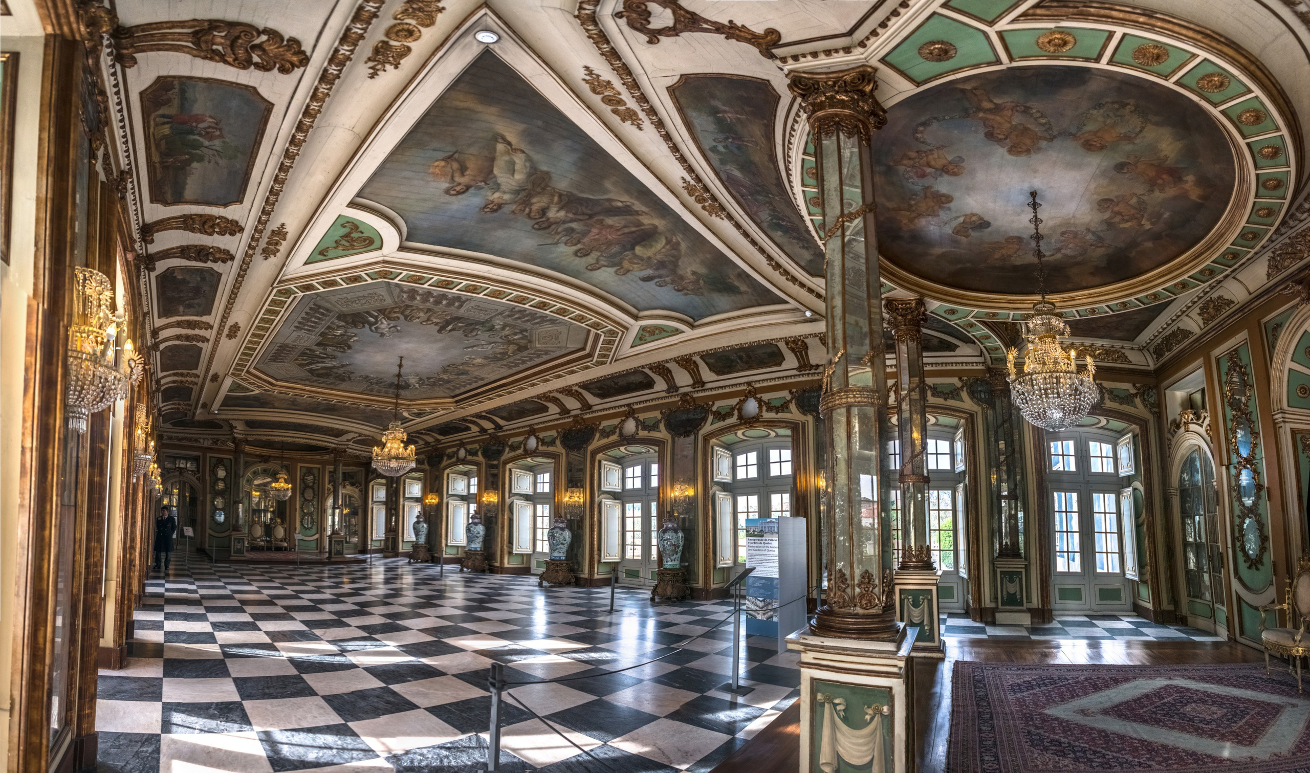 Португалия Келуш. Фотограф Лара Кучина