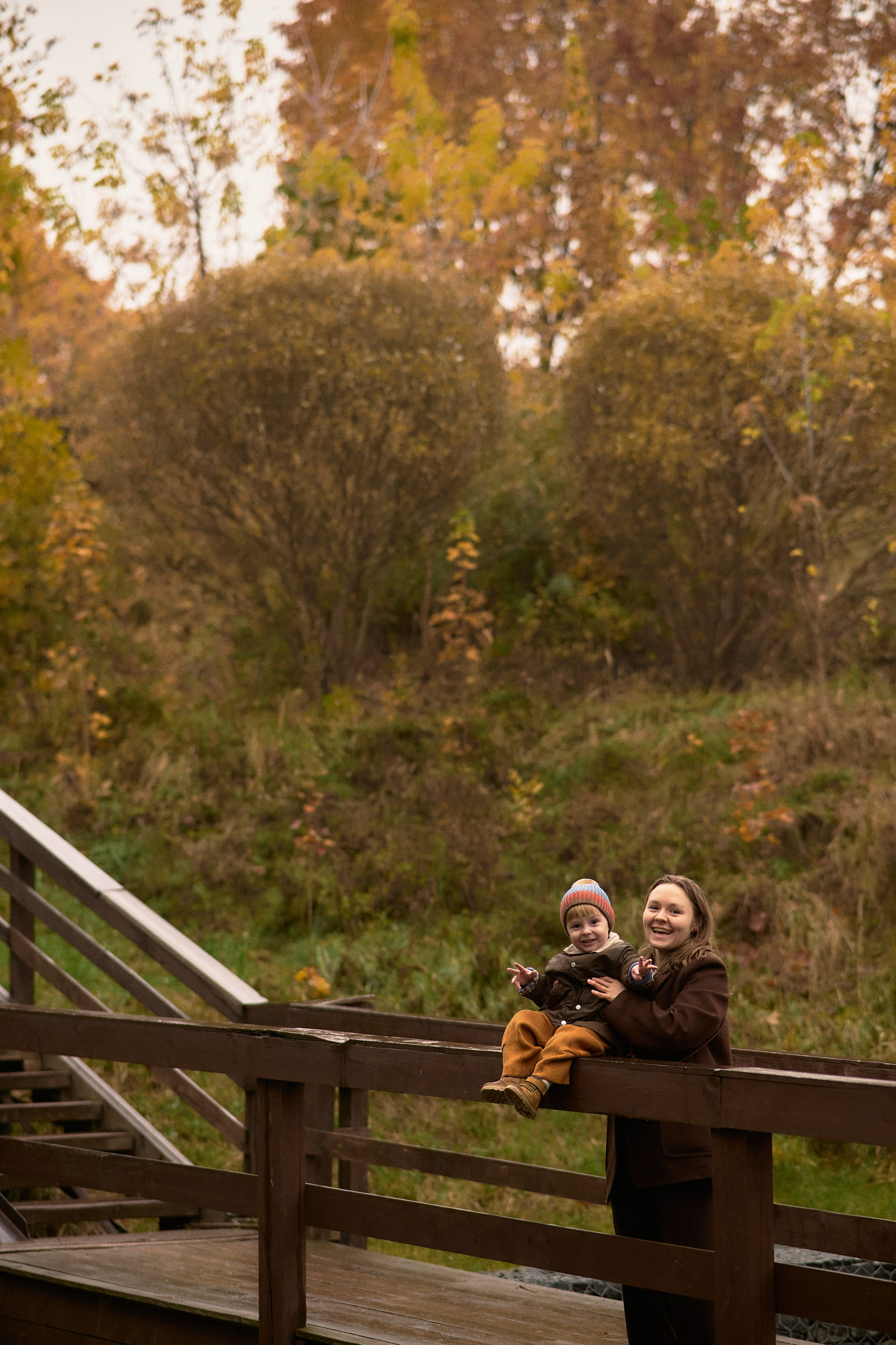 Света и Илюша под дождём. Семейный и свадебный lifestyle-фотограф в Москве Мария Петрова