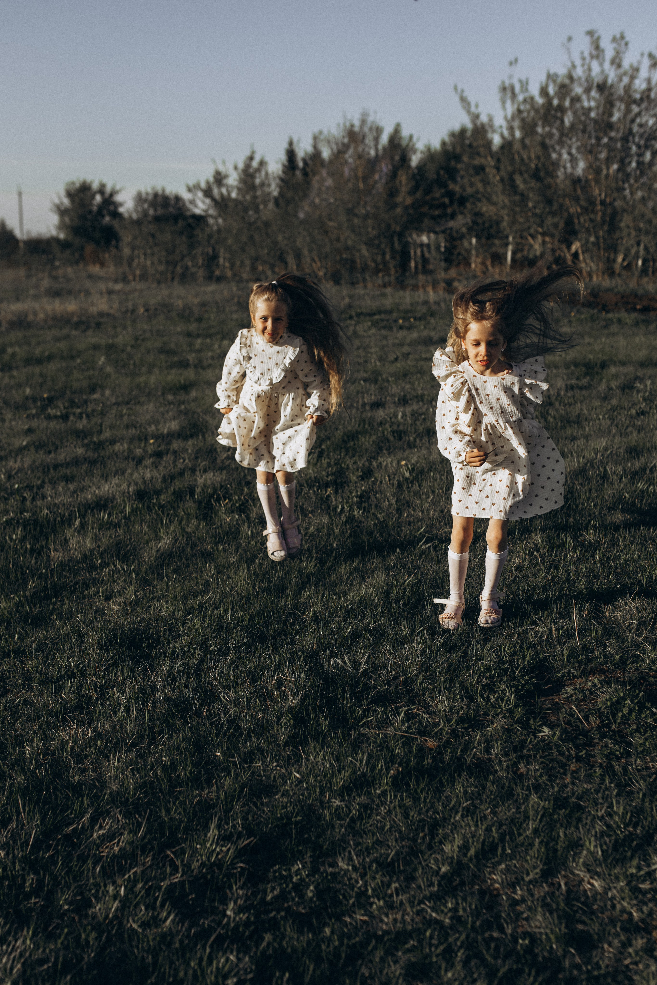 Саша, Миша, Вера и Вика летняя прогулочная съёмка. Семейный фотограф lifestyle в Новосибирске Елена Шпилевая