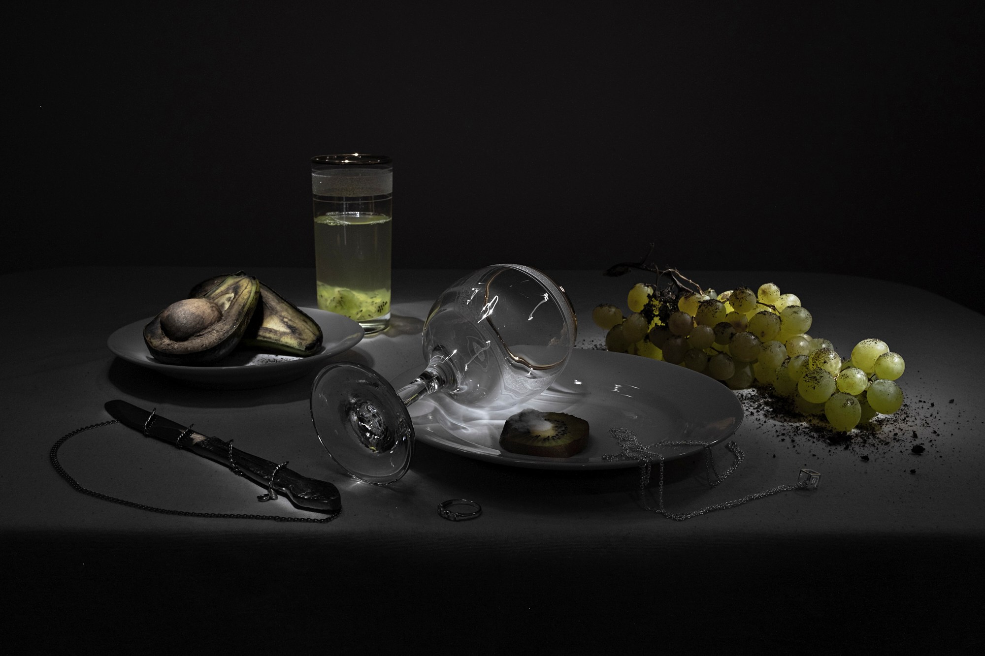 Голландский натюрморт; Световая кисть приём в фото; Испорченные продукты; Фотограф Никита Гольцов;