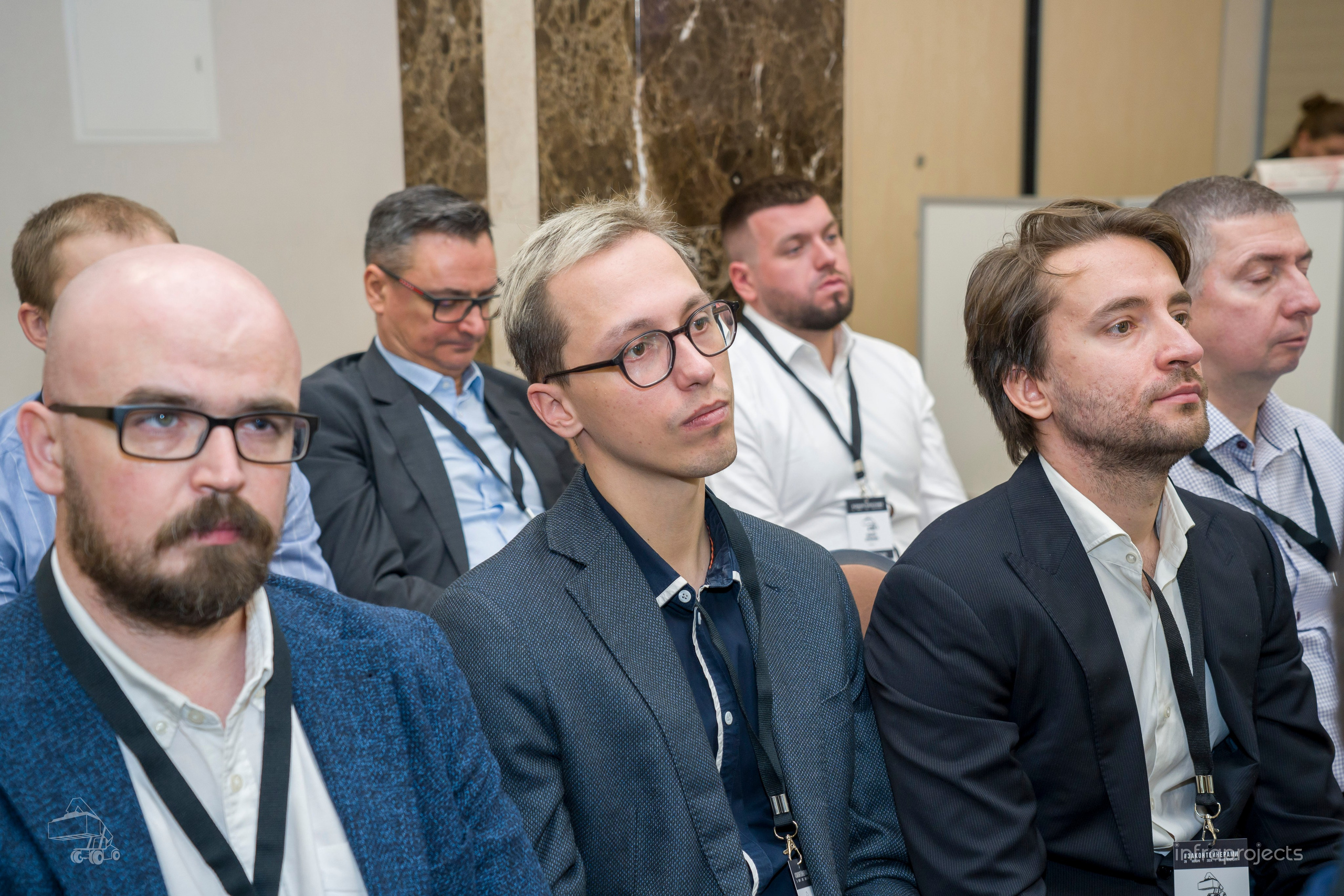 За контейнерами репортаж. Фотограф в Санкт-Петербурге. Репортажная и все съёмки для бизнеса