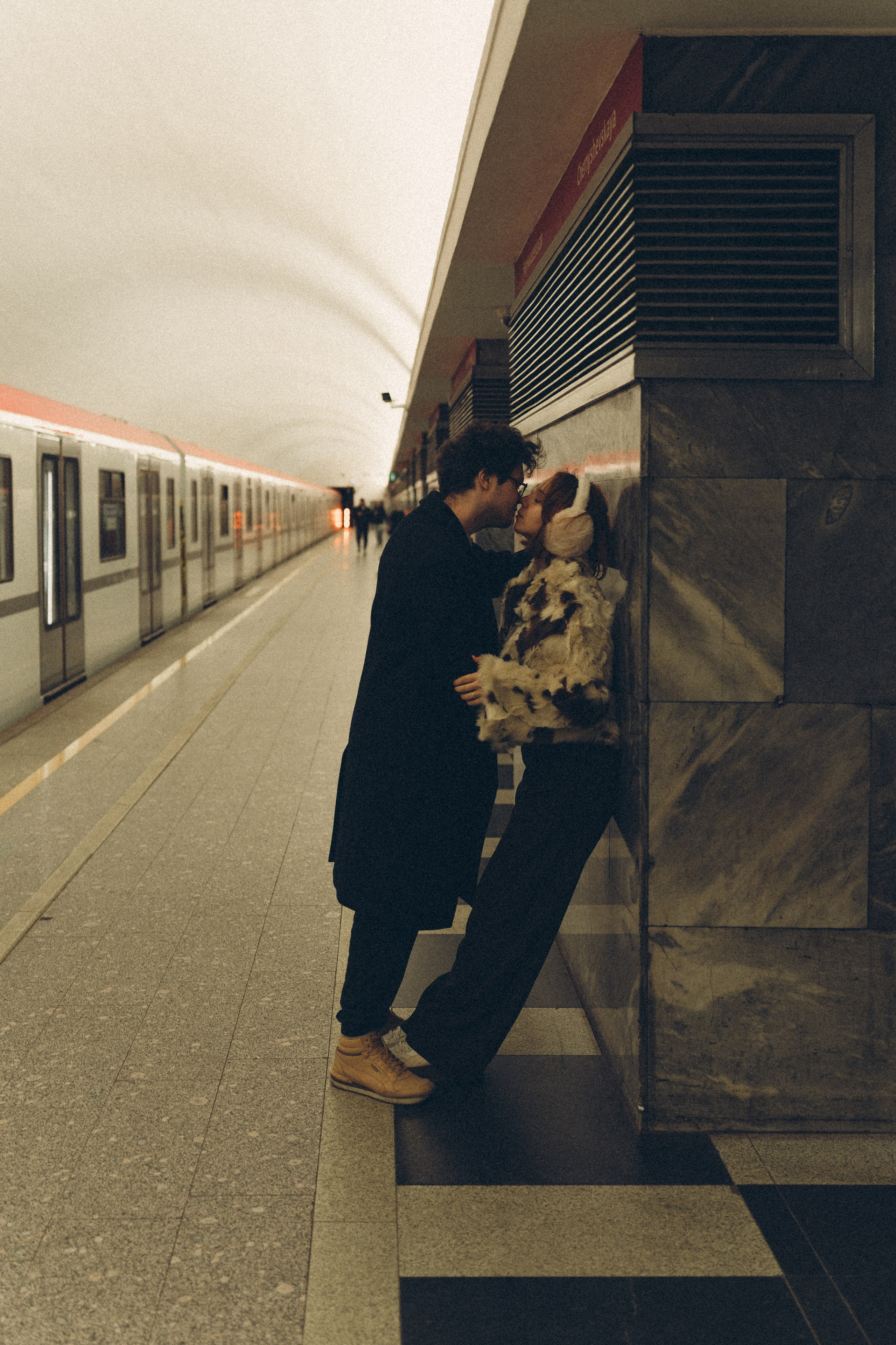 НОВОГОДНЯЯ ФОТОСЕСИИЯ ПАРЫ В МЕТРО ЛЮБОВЬ. Профессиональный фотограф, Санкт-Петербург — Виктория Богомолова