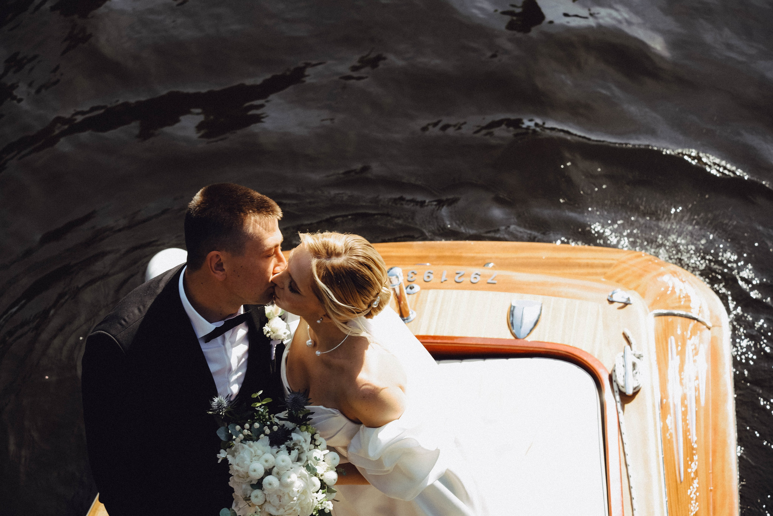 СВАДЕБГНАЯ ПРОГУЛКА ПО КАНАЛ САНКТ-ПЕТЕРБУРГА НА КАТЕРЕ. Профессиональный фотограф, Санкт-Петербург — Виктория Богомолова