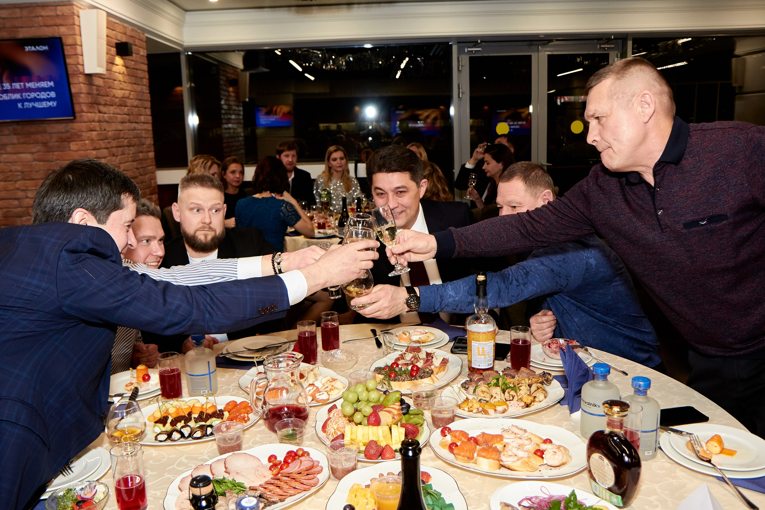 Новогодние корпоративы. Предметный и репортажный фотограф Алексей Кротов