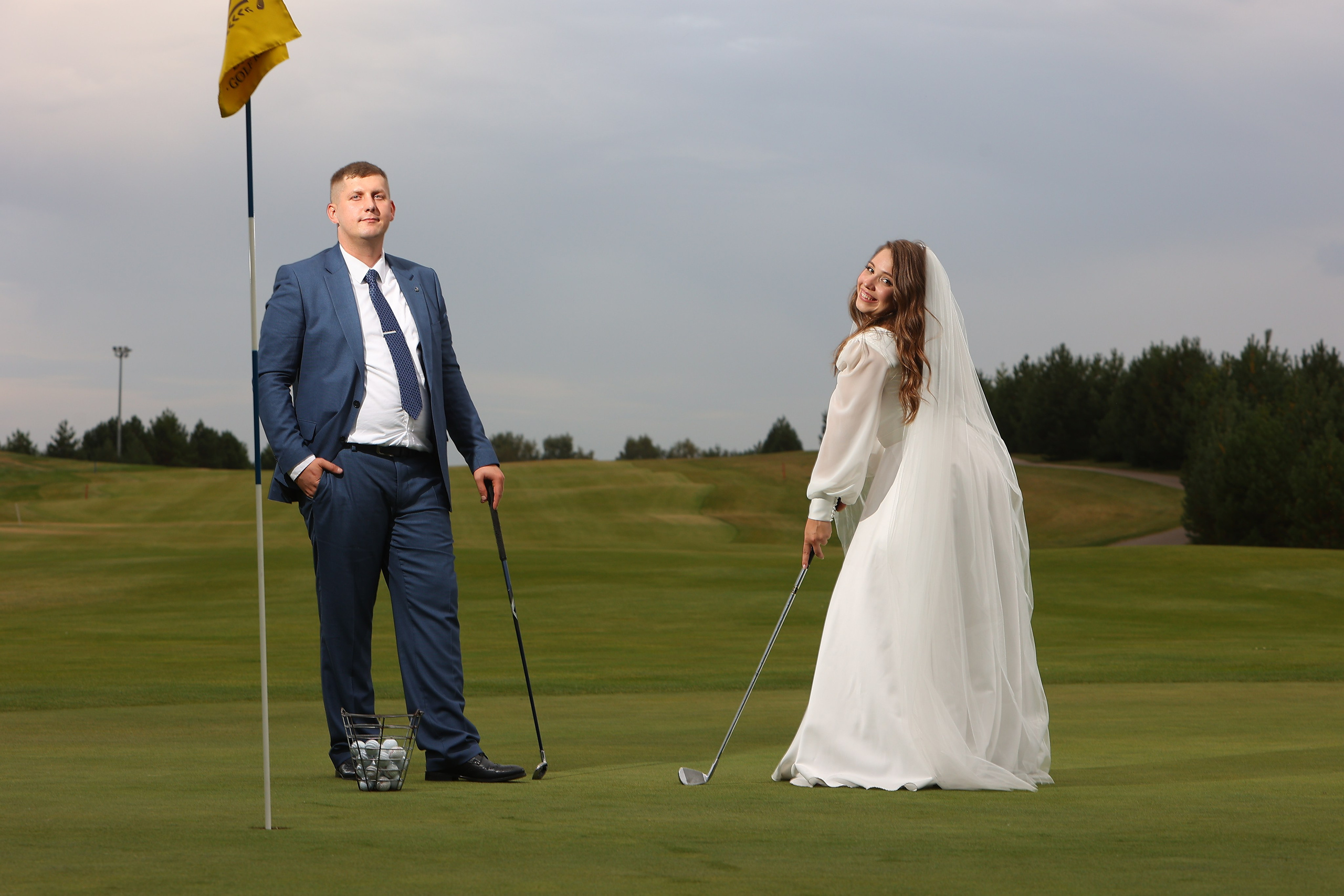 Свадебные фото, которые хочется пересматривать: искренние слезы, смех до упаду и моменты, когда время останавливается. Работаю в Москве, Дубне, Дмитрове — ваш день, ваши правила.#СвадьбаВМоскве #ФотографДубна #ЭмоциональныеКадры»