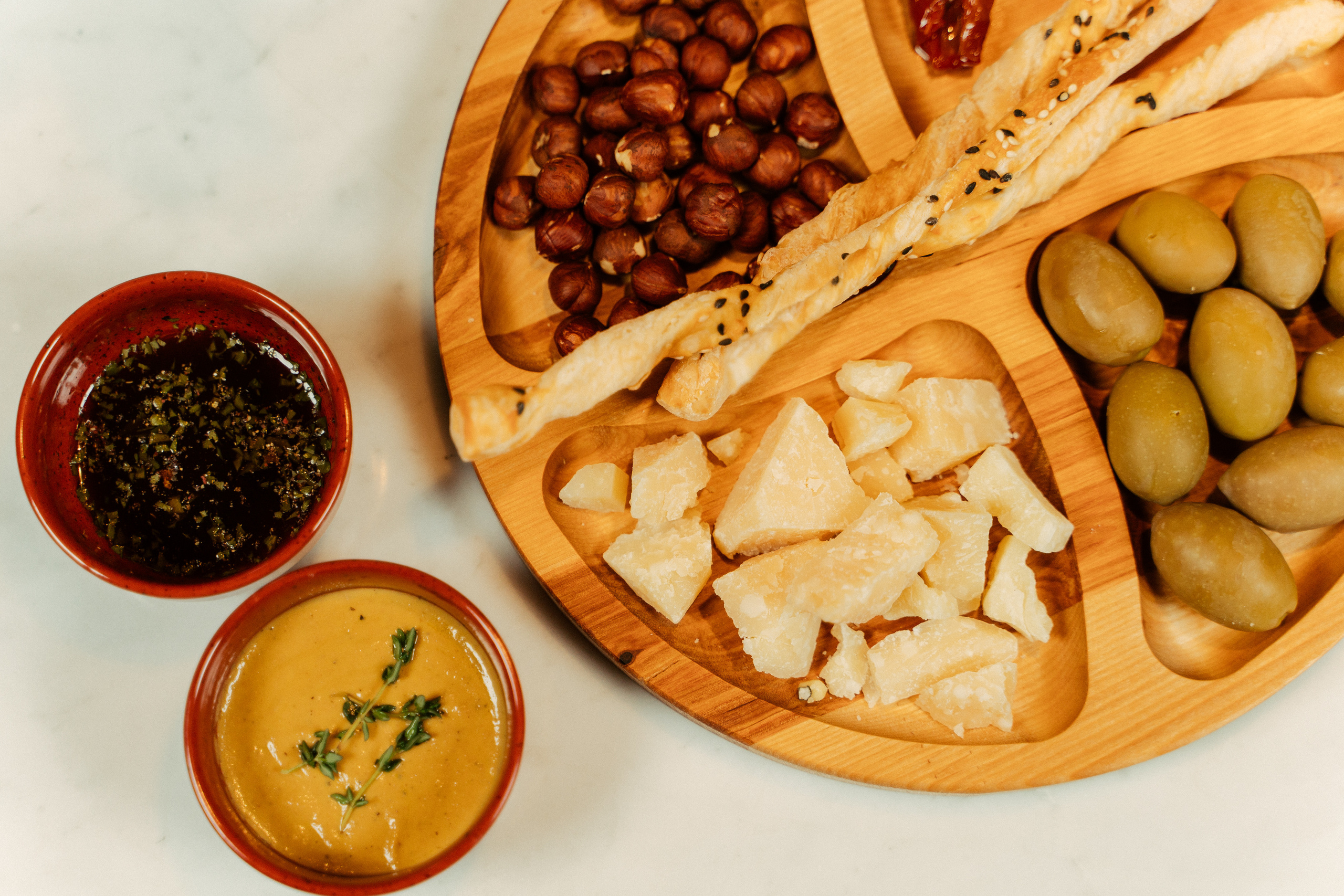 Закуски на деревянных досках. Фотограф Никита Анкудинов. Москва — Чебоксары — Казань