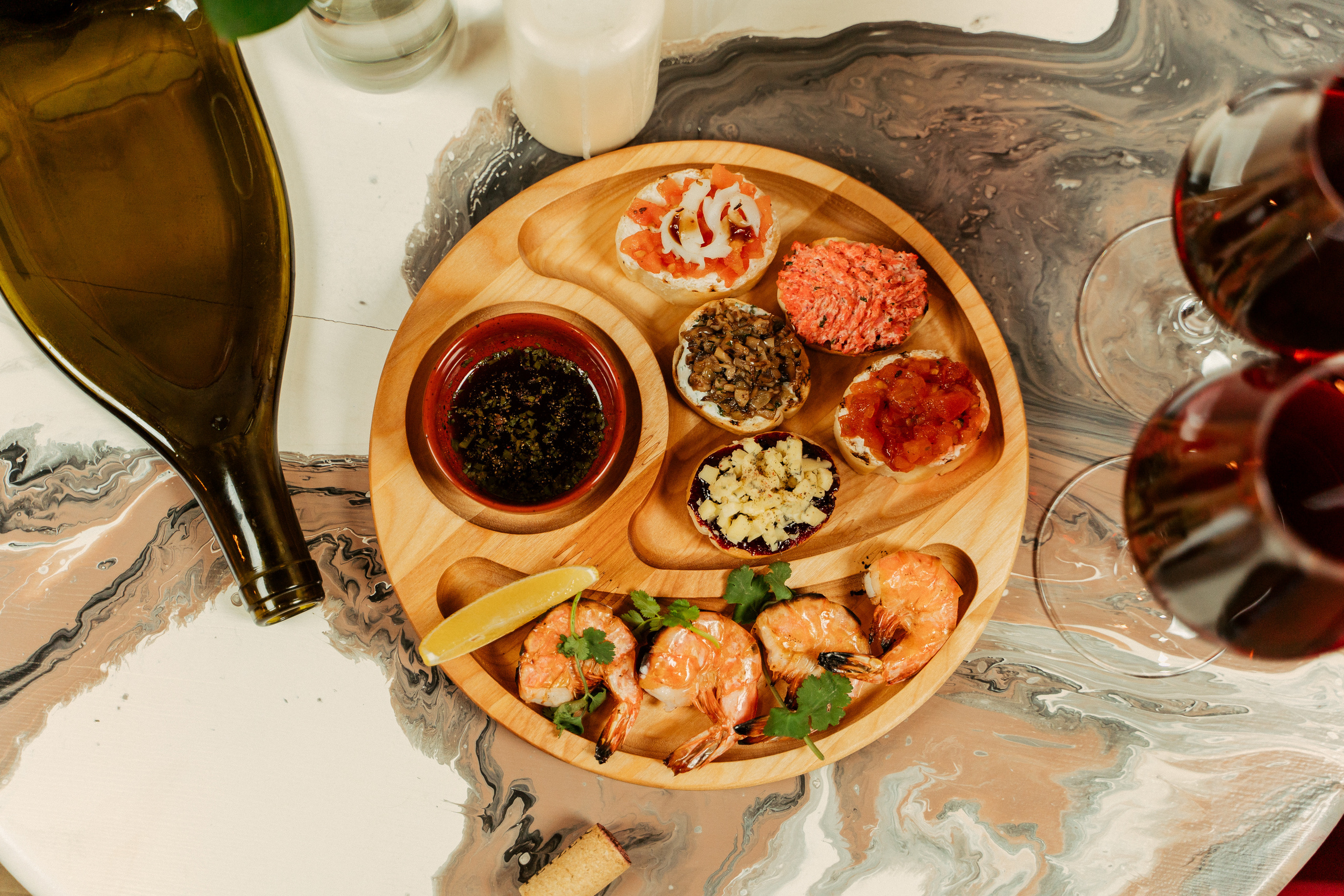 Закуски на деревянных досках. Фотограф Никита Анкудинов. Москва — Чебоксары — Казань