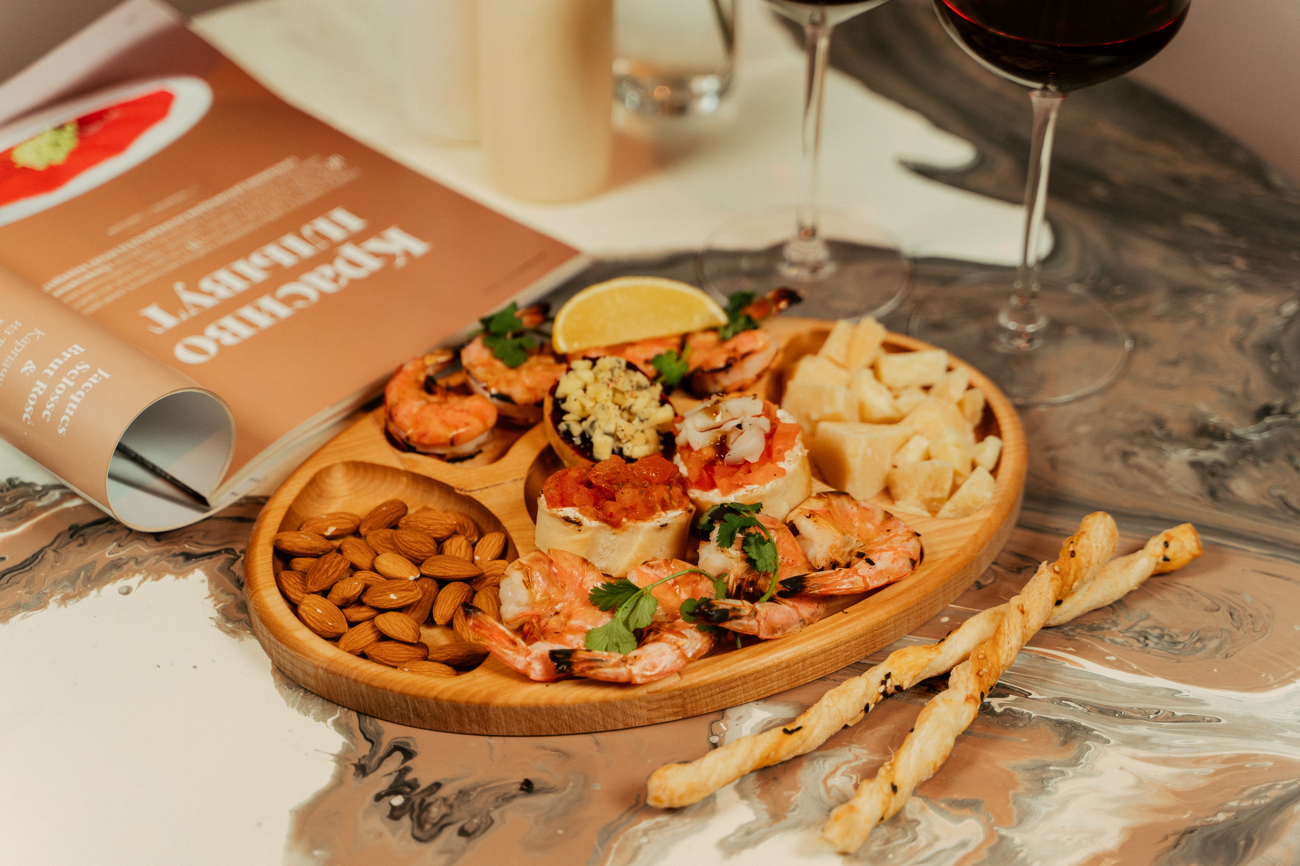 Закуски на деревянных досках. Фотограф Никита Анкудинов. Москва — Чебоксары — Казань