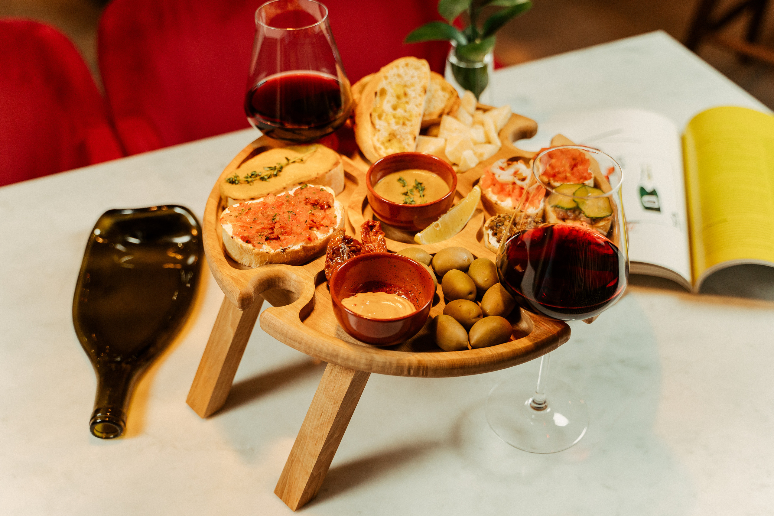 Закуски на деревянных досках. Фотограф Никита Анкудинов. Москва — Чебоксары — Казань