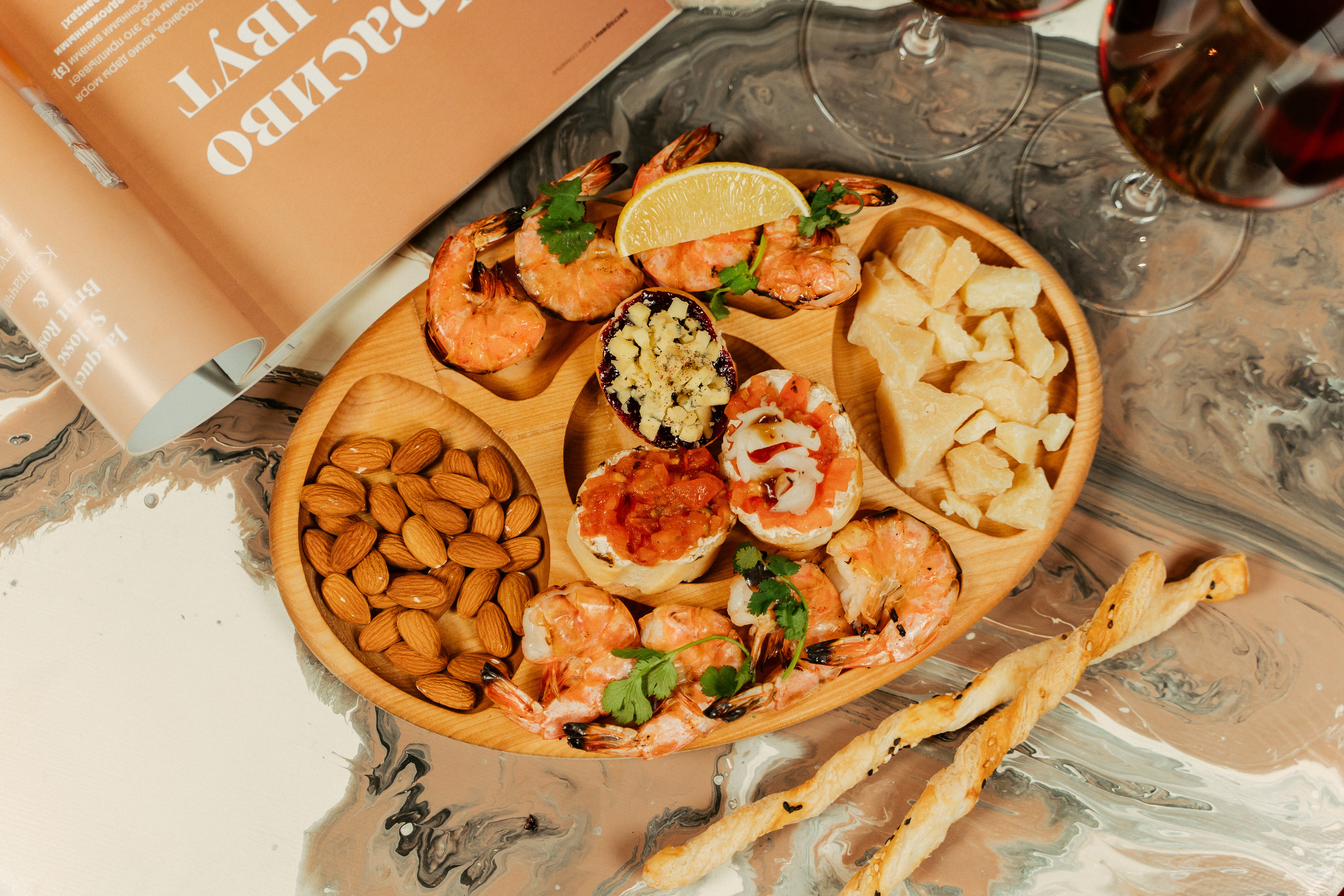 Закуски на деревянных досках. Фотограф Никита Анкудинов. Москва — Чебоксары — Казань