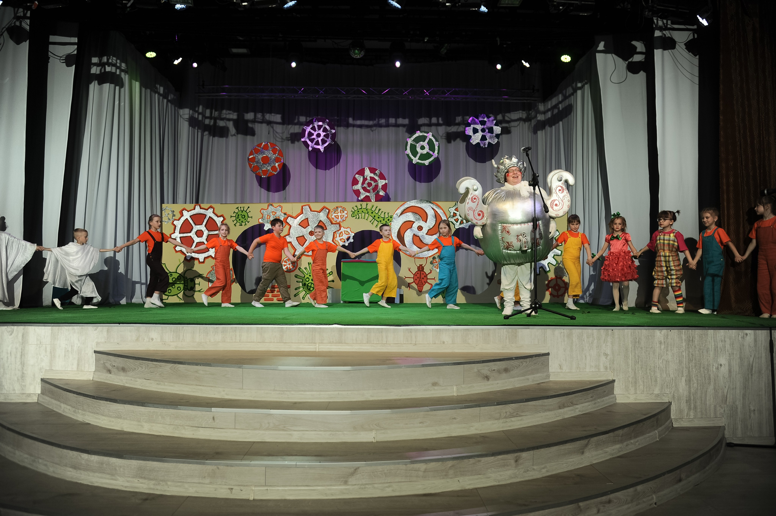 Выпускной 2025, детский центр «Самовар». Фотограф Олег Юршевич Солигорск Минск