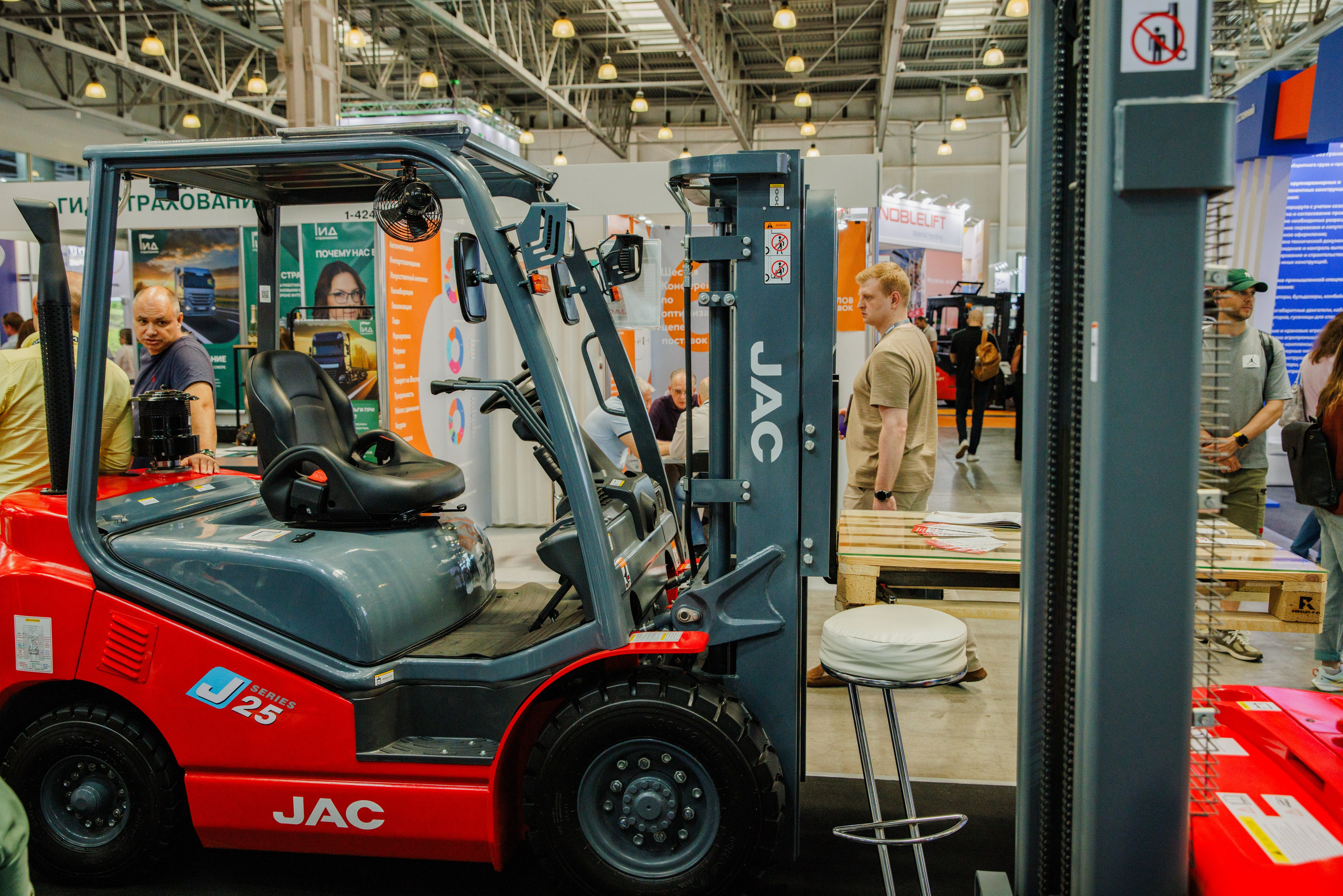 Выставка Спец. Техники. Фотограф Москва Шептаев Артём