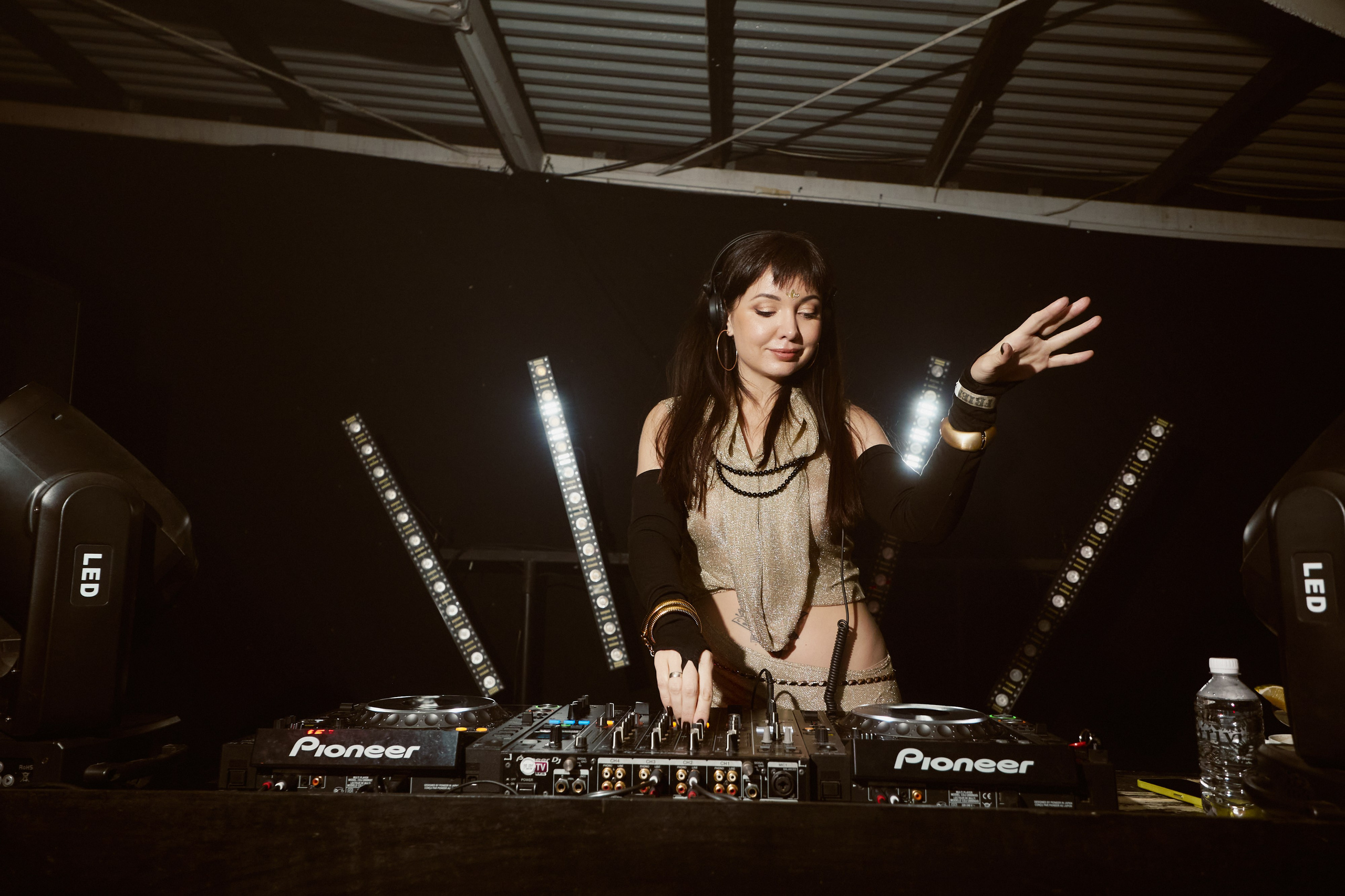 ILLEGAL FRIENDS MIRAGE. ФОТОГРАФ НА МЕРОПРИЯТИЕ ОТ СОЛЬ МЕДИА PRODUCTION