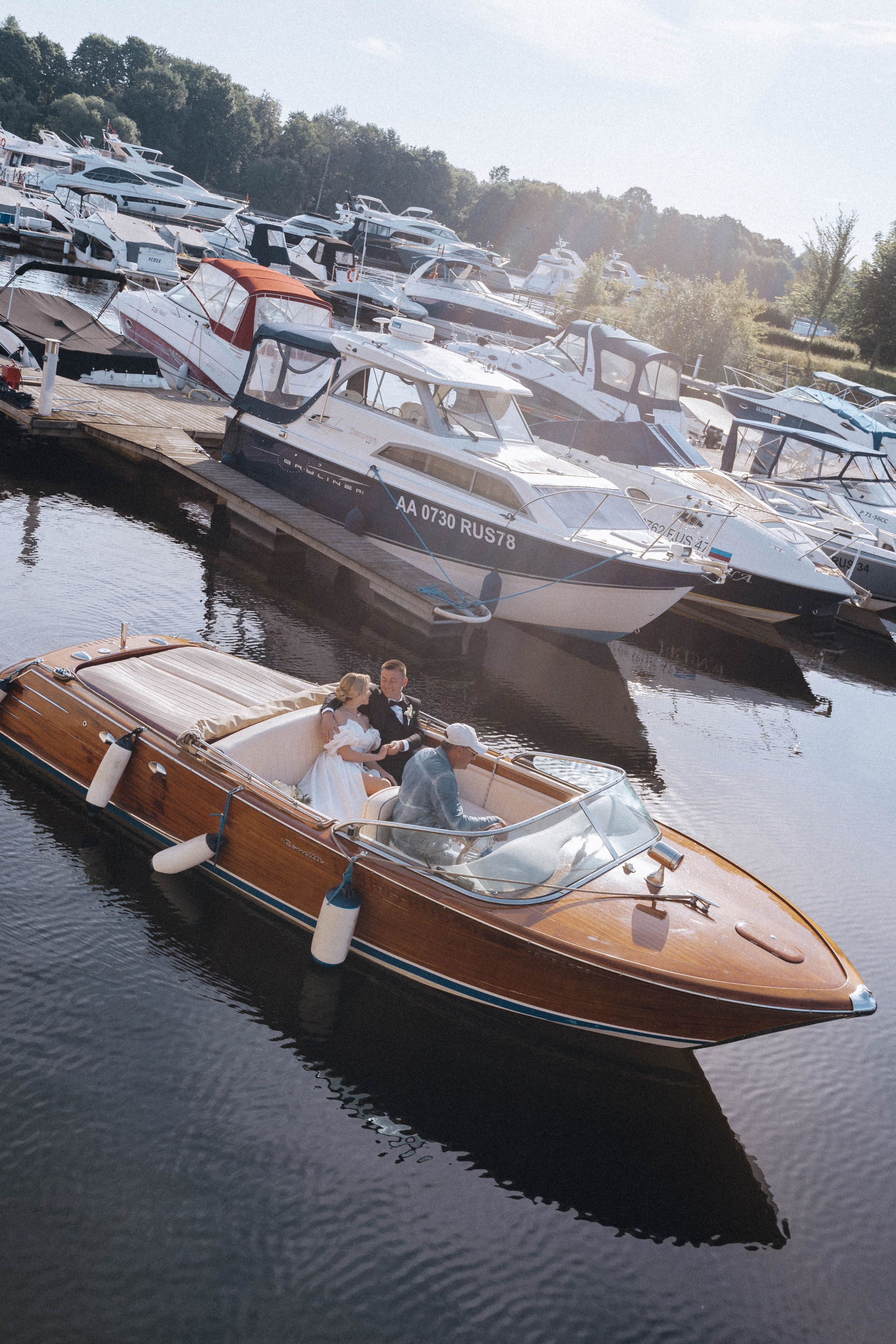 СВАДЕНБНАЯ СЬЕМКА НА КАТЕРЕ ПО КАНАЛАМ САНКТ-ПЕТЕРБУРГА И В АКВАТОРИИ НЕВЫ. Профессиональный фотограф, Санкт-Петербург — Виктория Богомолова