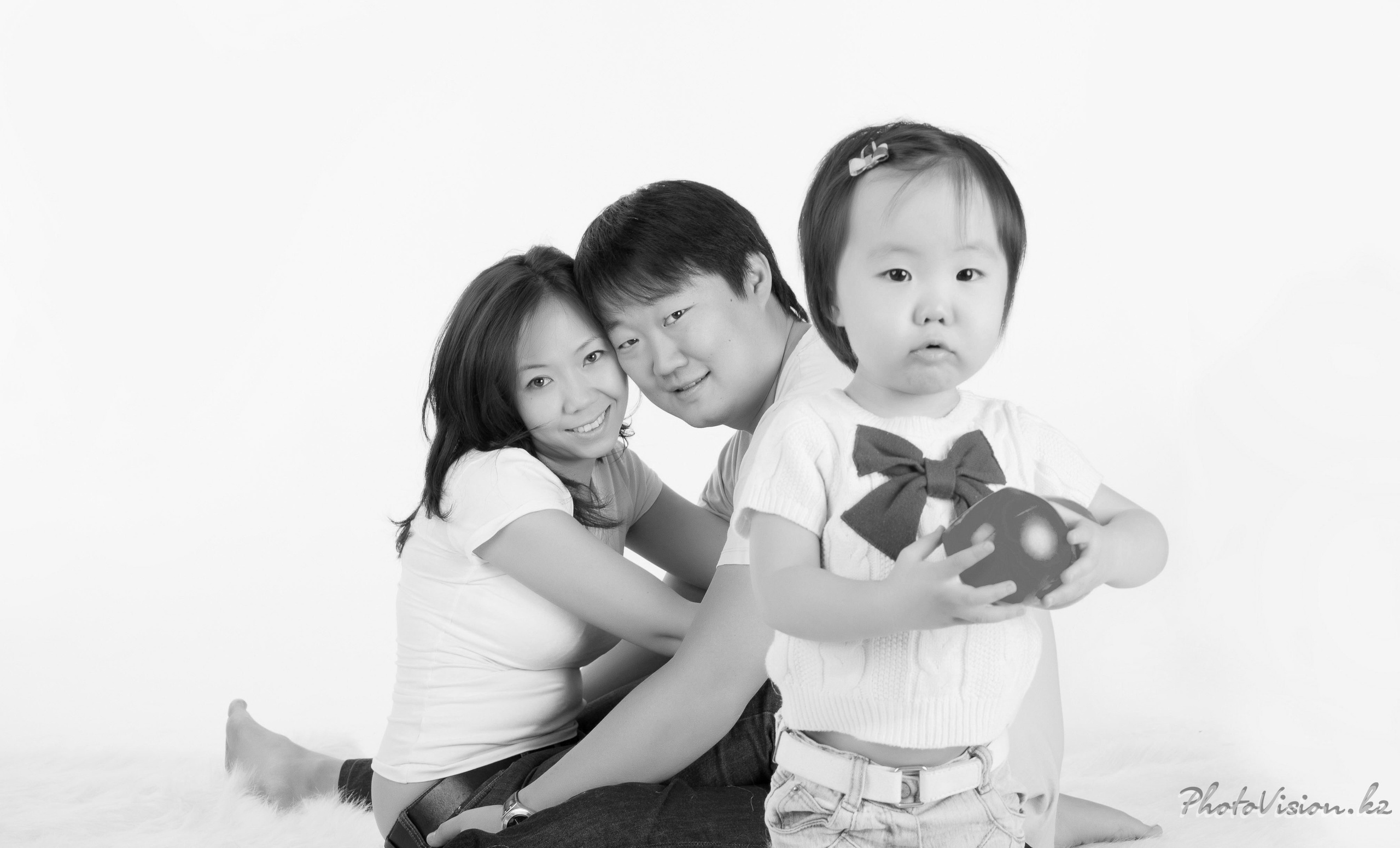 Фотосессия семейная. Фотостудия Алматы. Семейная и детская фотостудия Family studio.Фотограф Алматы