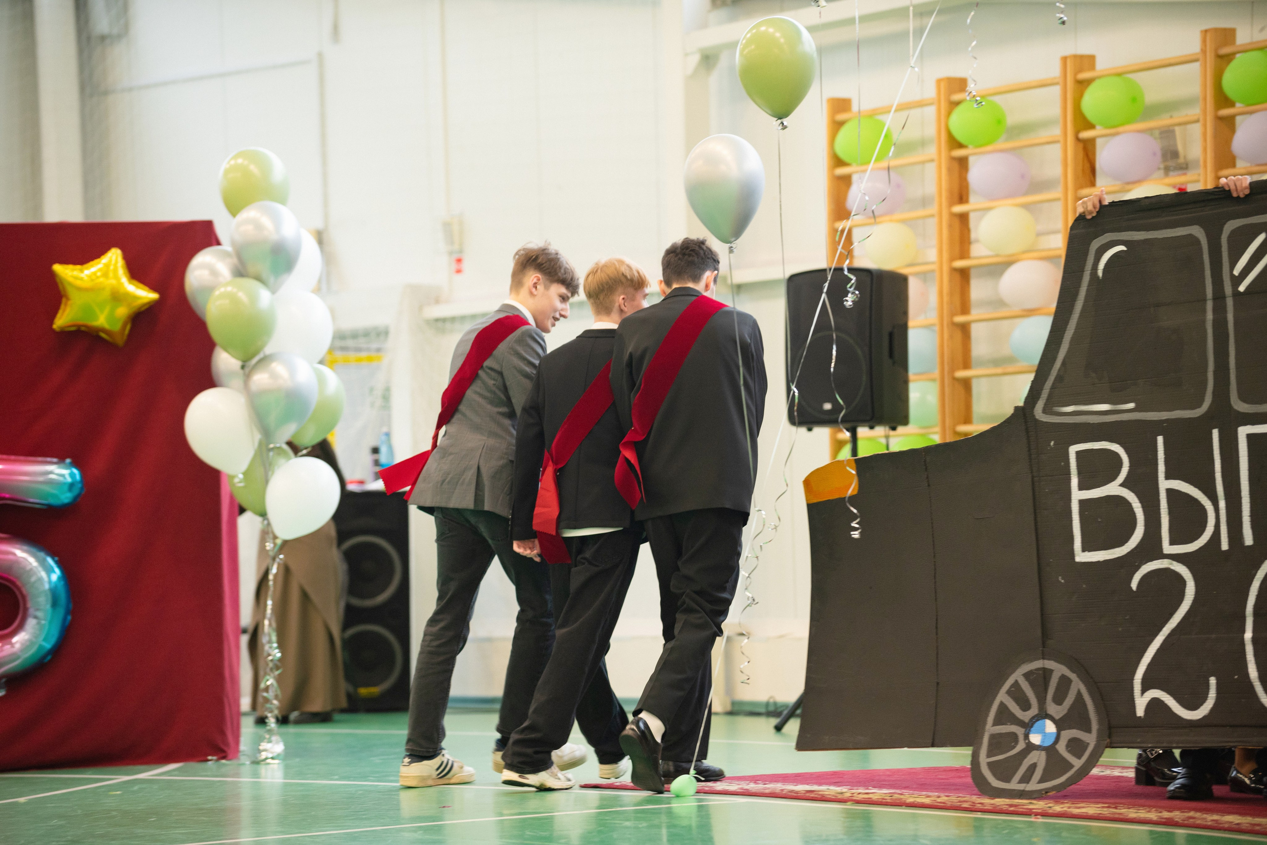 Фотограф на выпускной для старших классов в Сургуте и Нефтеюганске