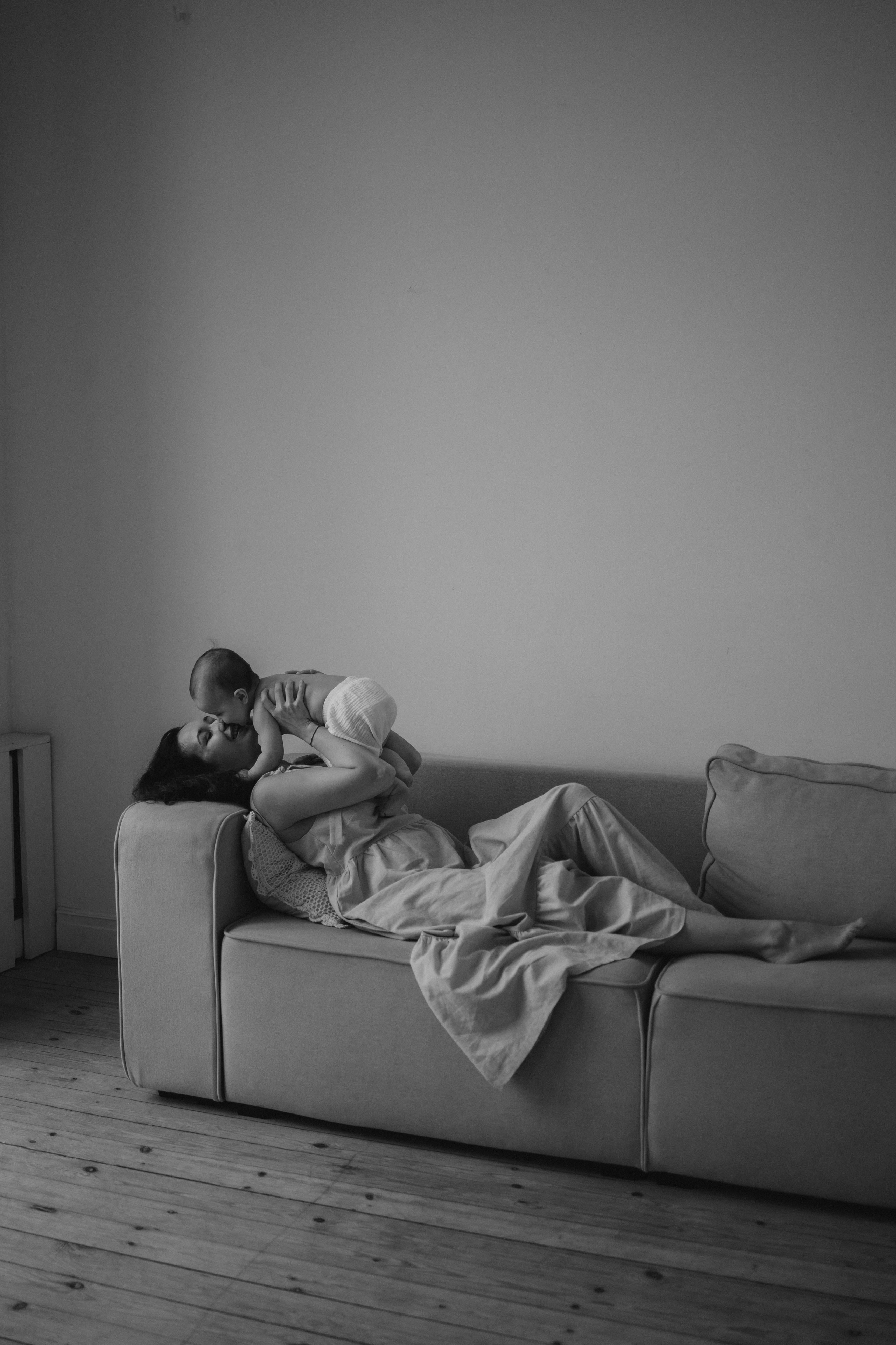 Регина и малыш Дима. Семейный, домашний, ньюборн фотограф Москва Цветкова Елизавета