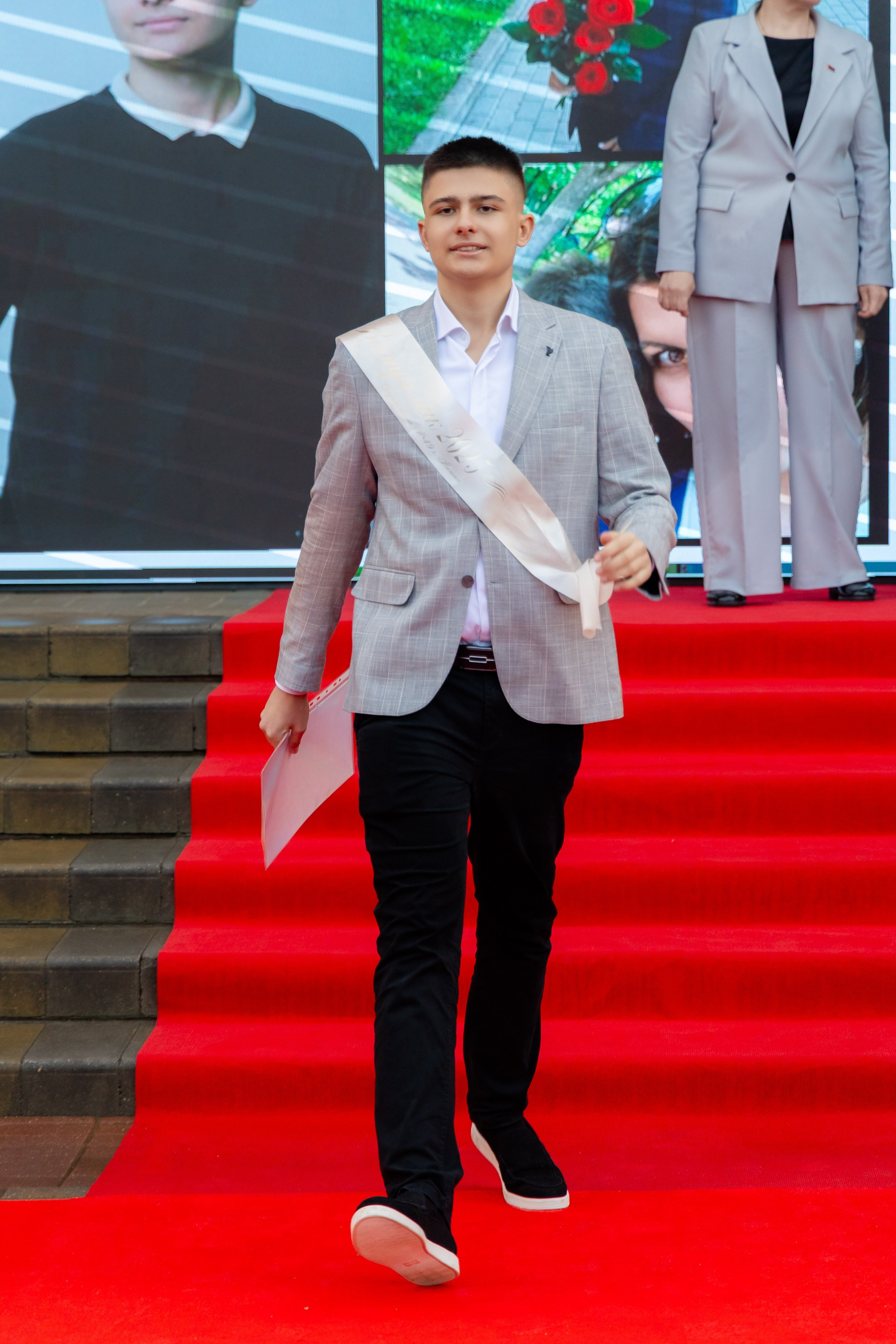 Школьный выпускной 2025 год в Минске, Беларуси. Свадебный фотограф в Минске/Беларуси Сергей Спиридонов