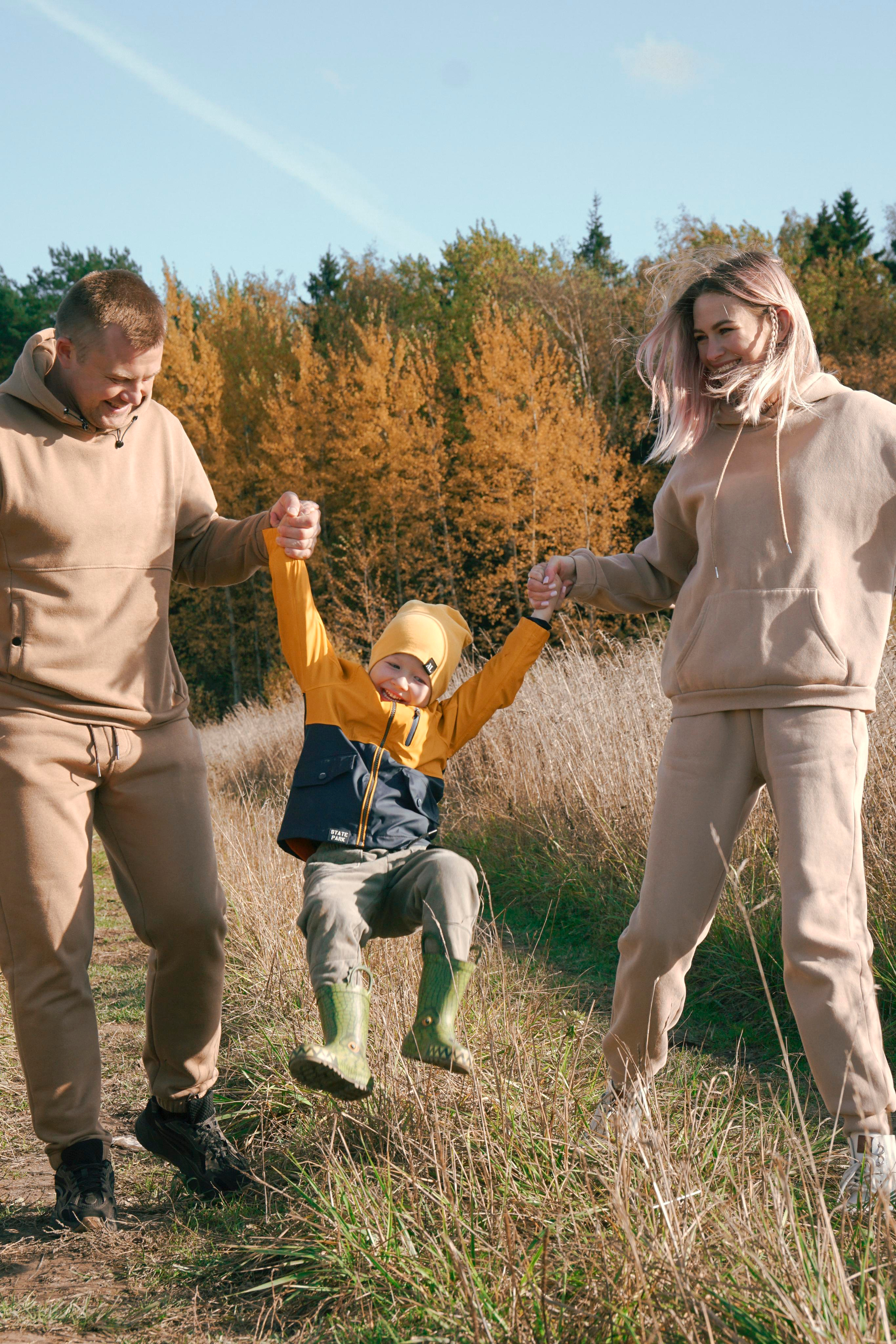 С воздушным змеем. Семейный фотограф и фотограф на таинства в Москве Юлия Калайджян