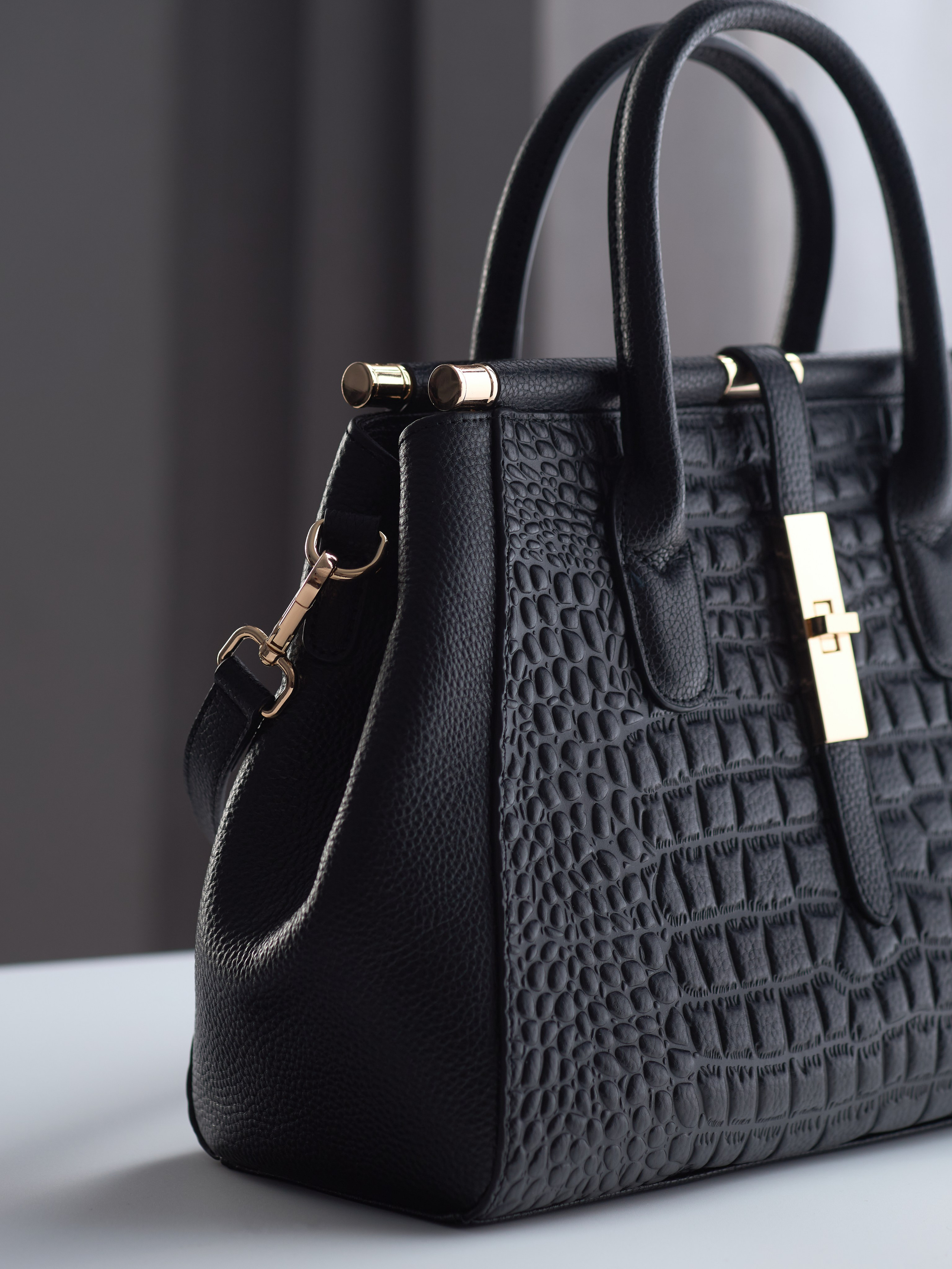 Сумки и кошельки. Предметная фотосъемка в Алматы. Предметный фотограф для маркетплейстов Артур Ахмадиев