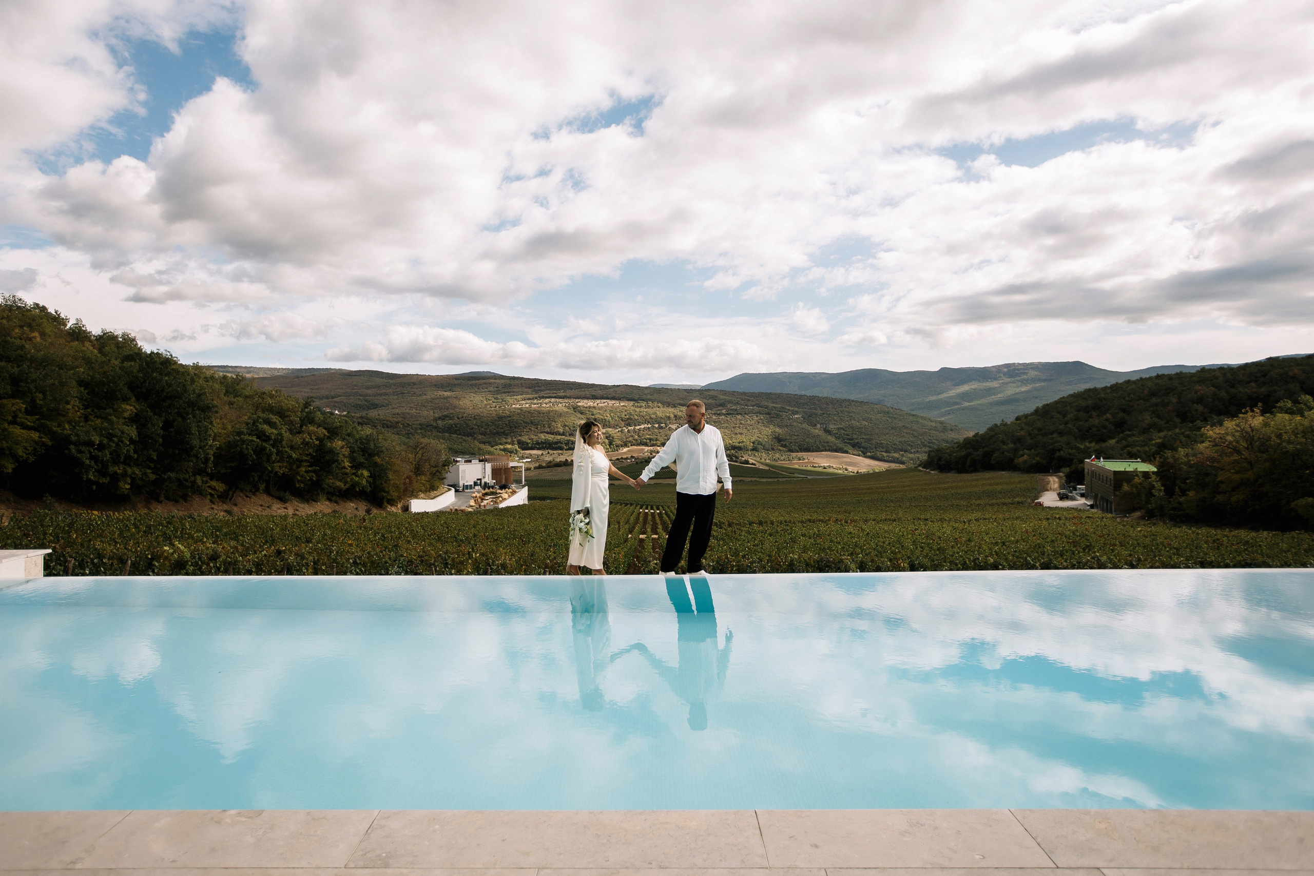 Александр и Гузель. Свадьба для двоих. Винодельня AYA. Фотограф Анна Лейман. Севастополь